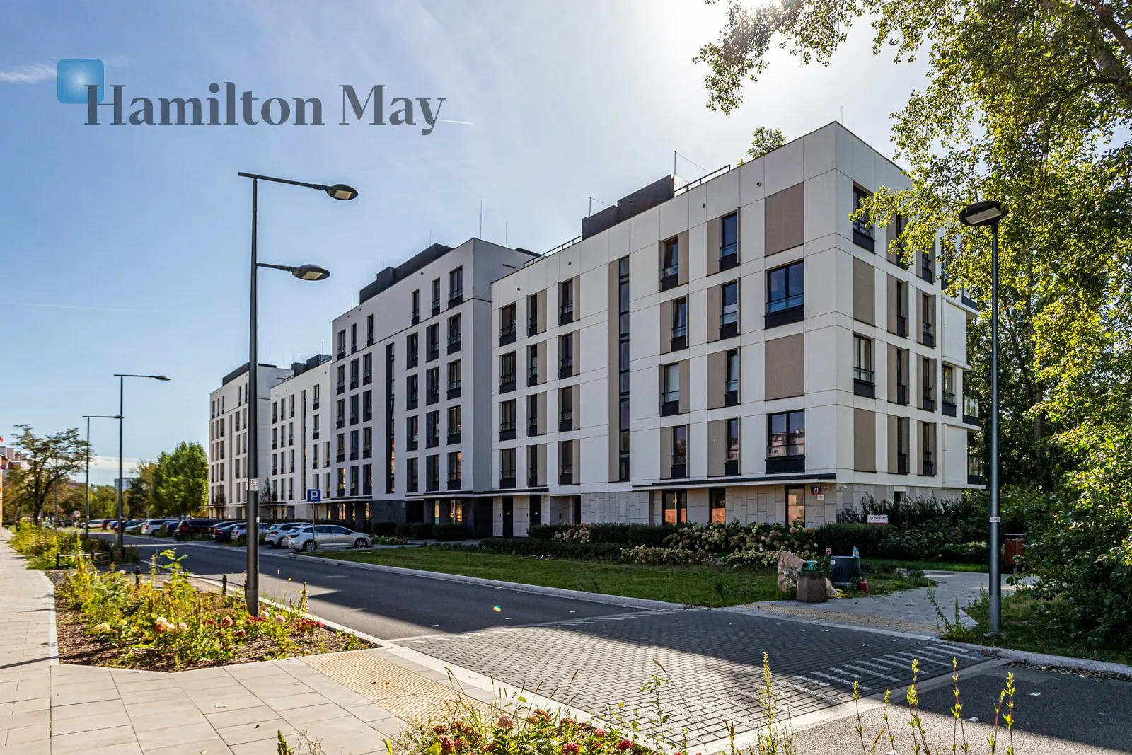 Elegant two-room apartment with a view of Skaryszewski Park - slider