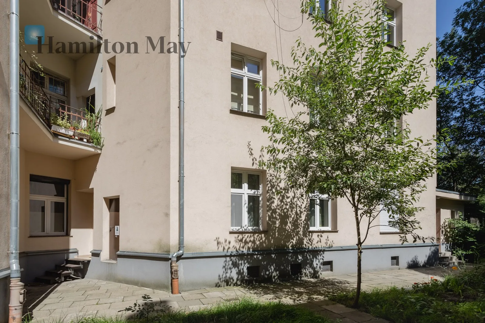 Street: Marcina Borelowskiego-Lelewela Region: Zwierzyniec Subregion: Salwator Distance to centre: 1.28 km Level: 3 Price: 920000 PLN Bedrooms: 2