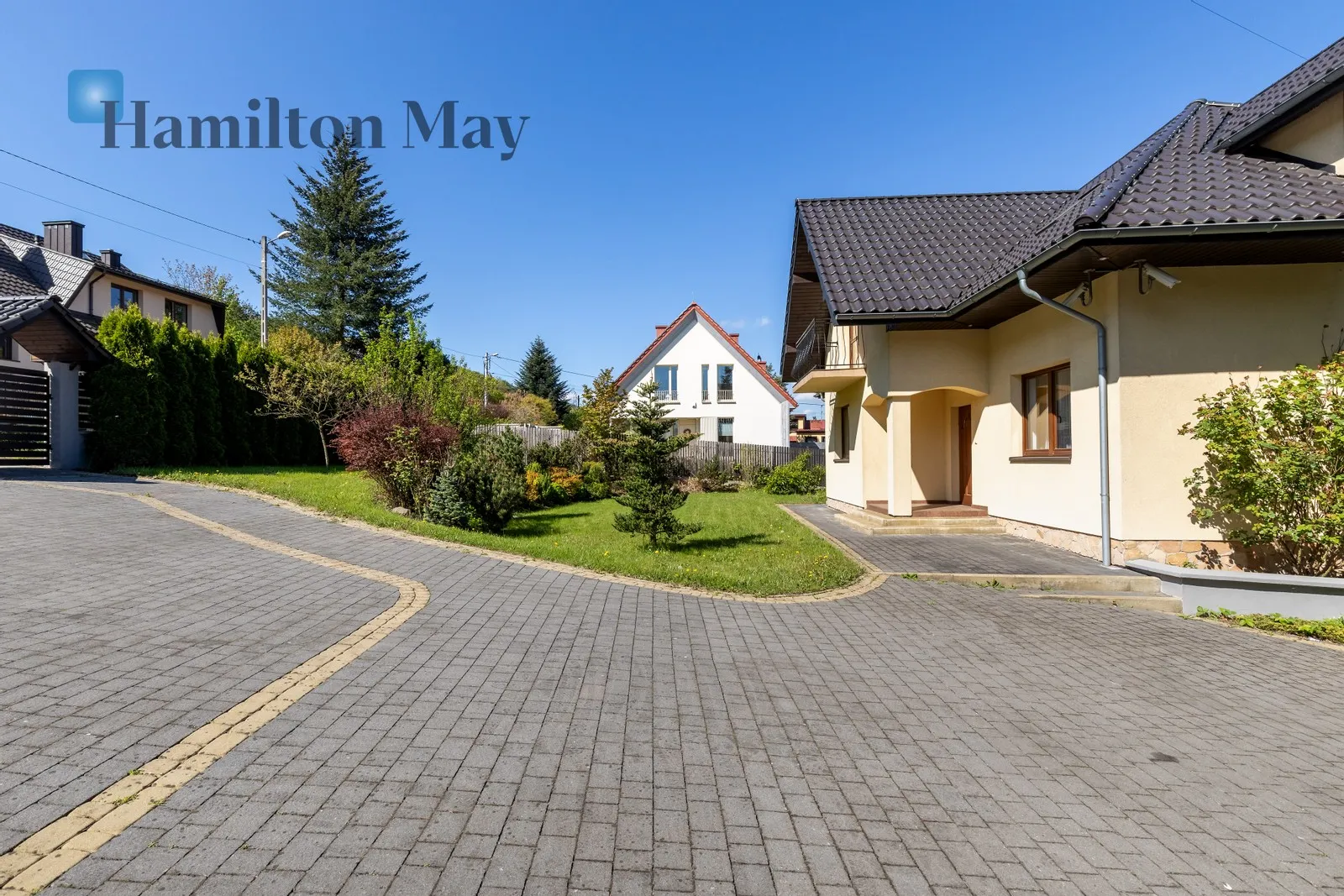 Atrakcyjny 240 metrowy dom na dużej działce z garażem pod lasem Zabierzowskim - slider