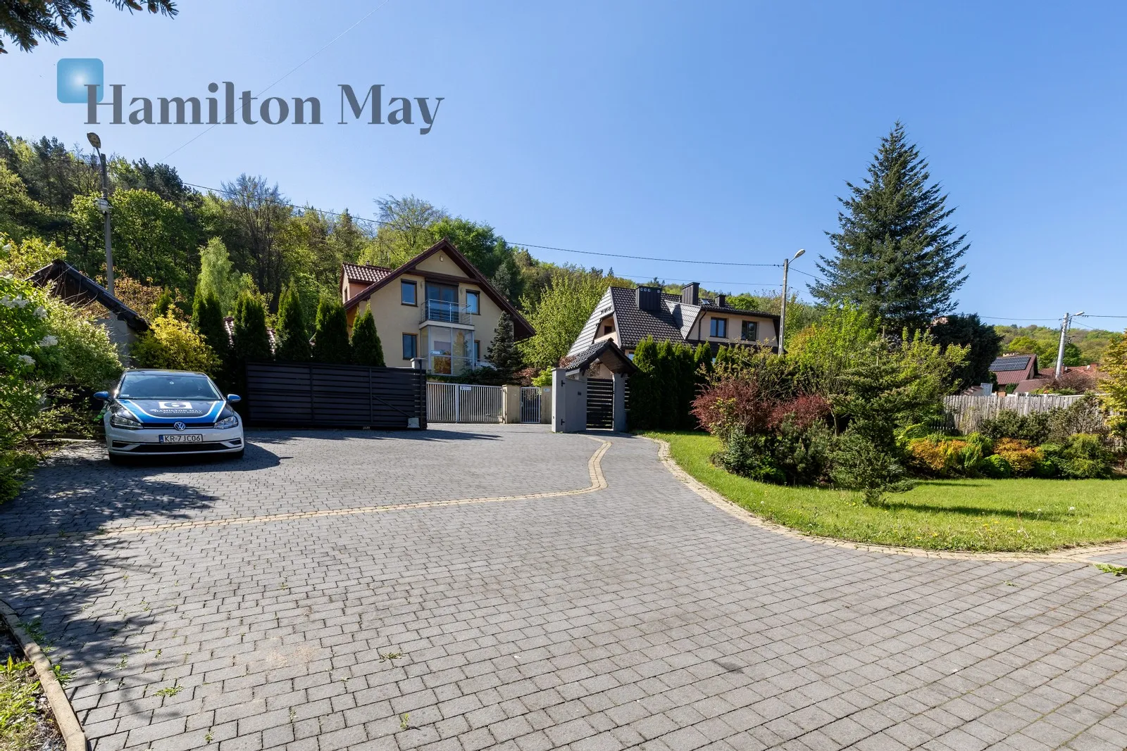 Atrakcyjny 240 metrowy dom na dużej działce z garażem pod lasem Zabierzowskim - slider