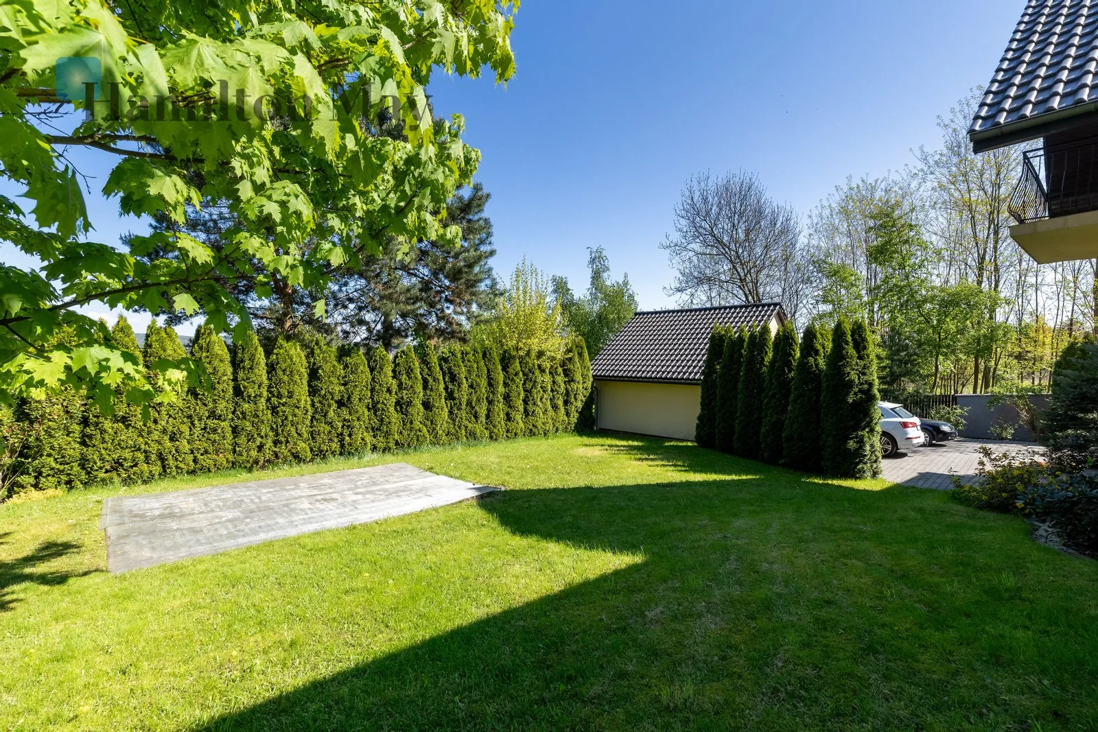 Atrakcyjny 240 metrowy dom na dużej działce z garażem pod lasem Zabierzowskim - slider