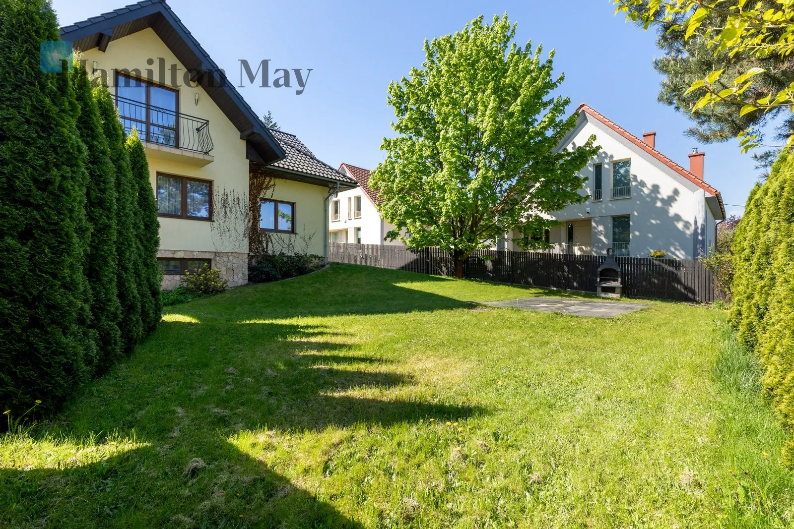 Atrakcyjny 240 metrowy dom na dużej działce z garażem pod lasem Zabierzowskim - slider