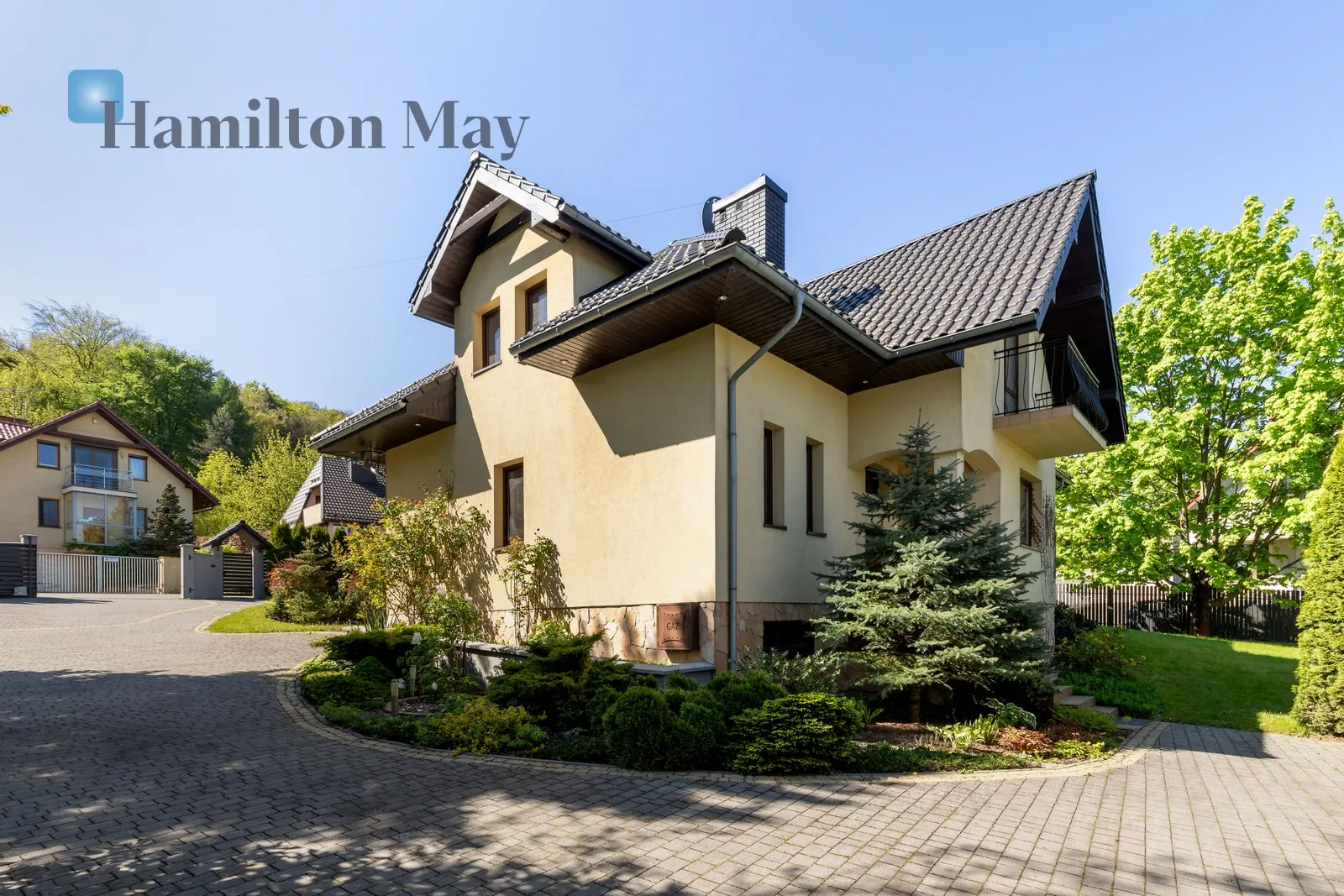 Atrakcyjny 240 metrowy dom na dużej działce z garażem pod lasem Zabierzowskim - slider