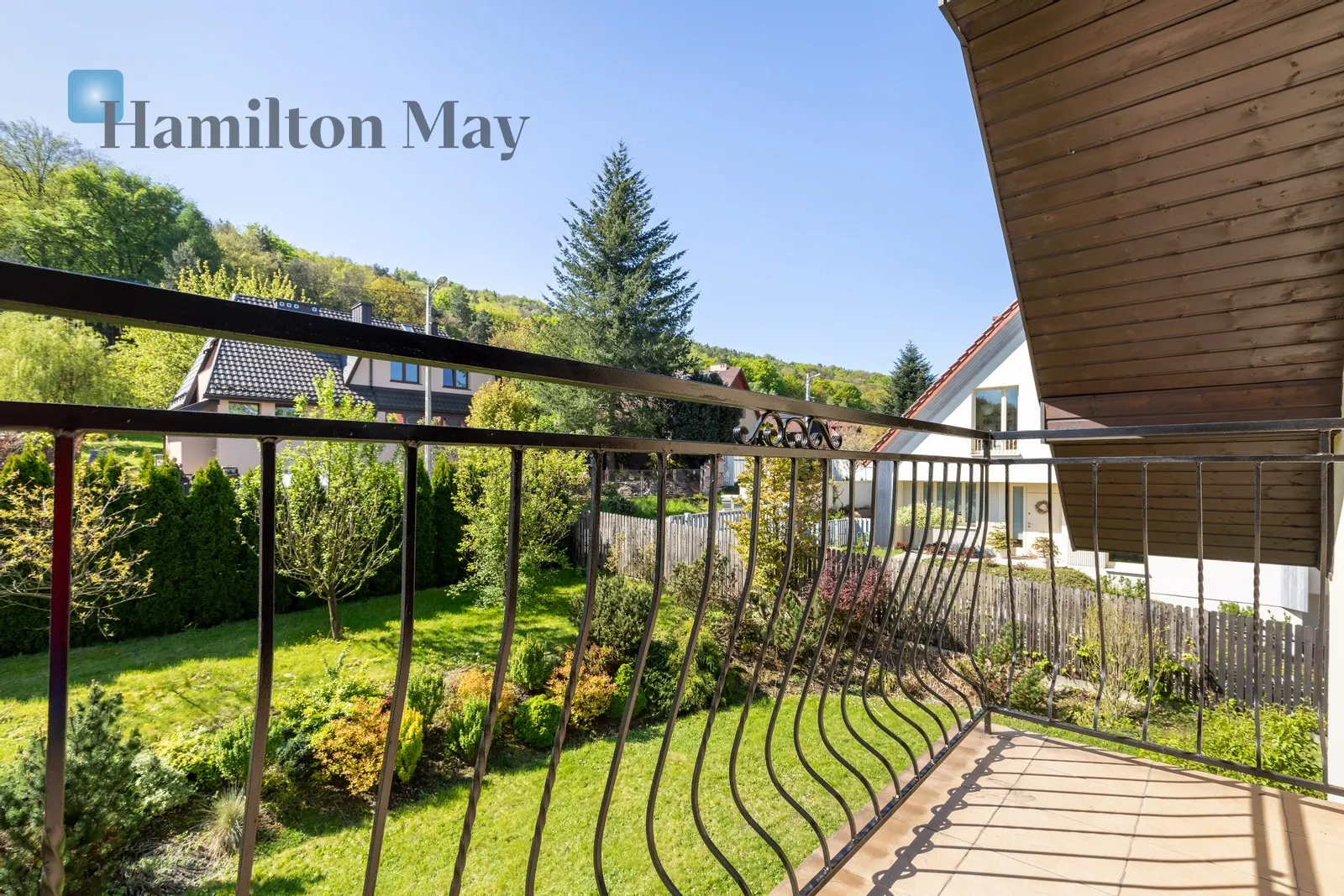 Atrakcyjny 240 metrowy dom na dużej działce z garażem pod lasem Zabierzowskim - slider