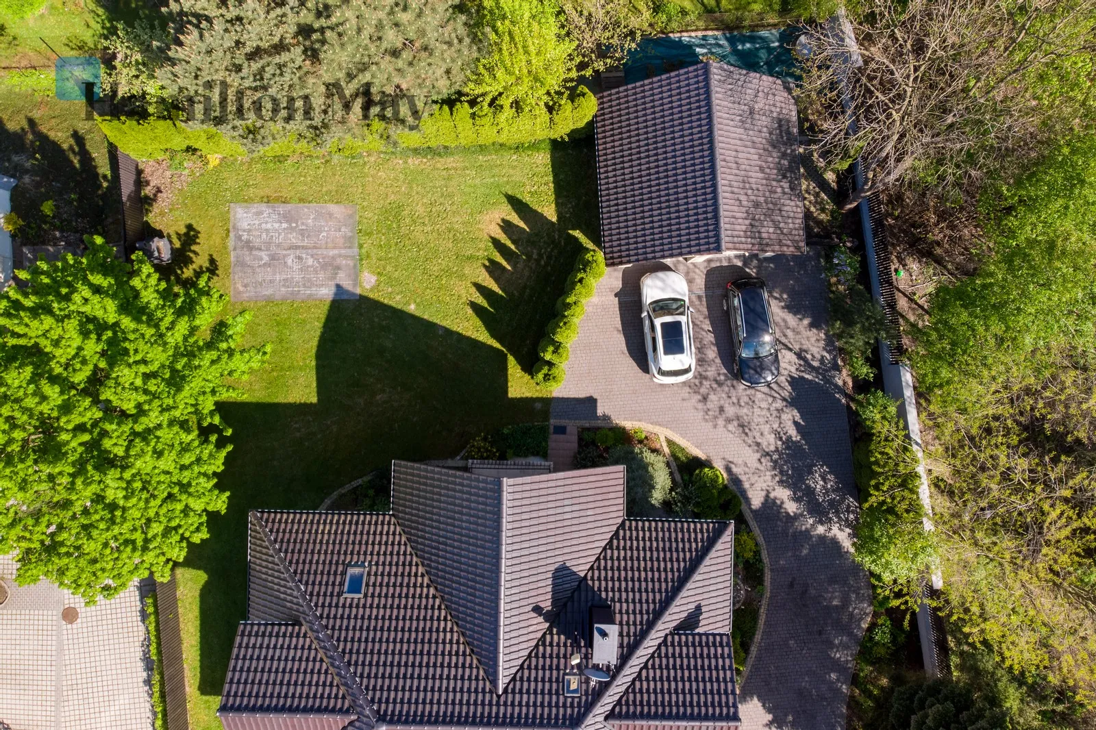 Atrakcyjny 240 metrowy dom na dużej działce z garażem pod lasem Zabierzowskim - slider