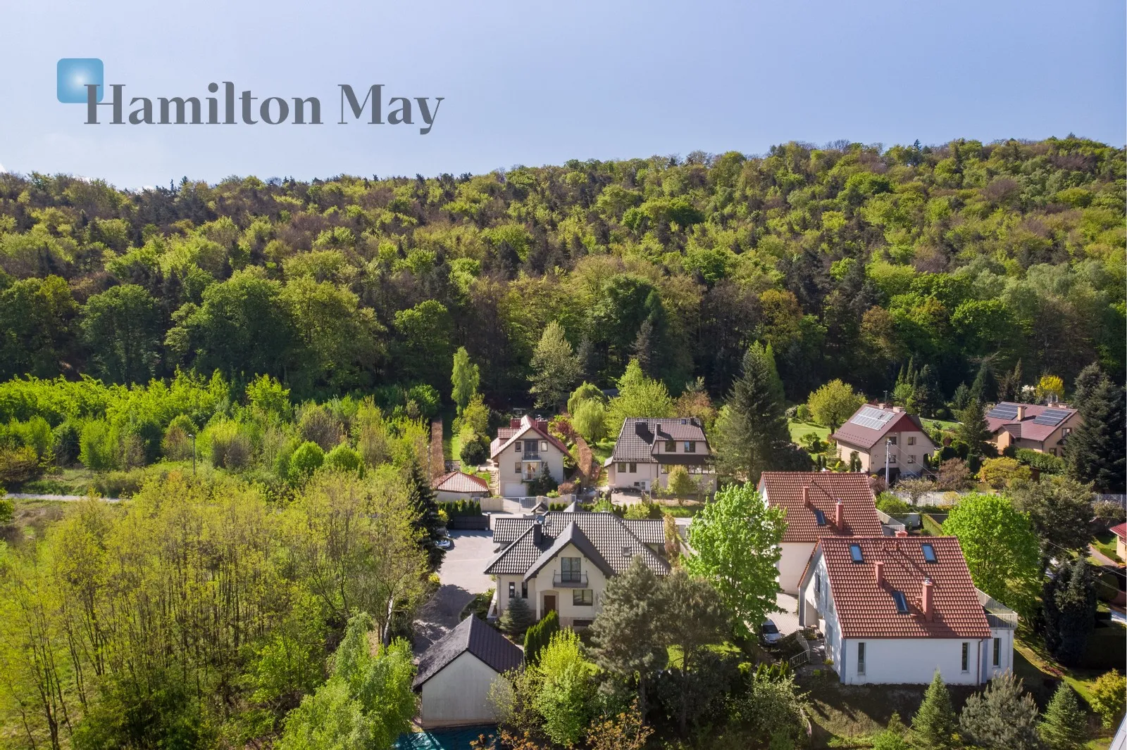 Street: Konwaliowa Region: Zabierzów Price: 2250000 PLN Bedrooms: 4 Bathrooms: 2 Plot size: 1400m2 Price/m2: 9375 PLN - slider