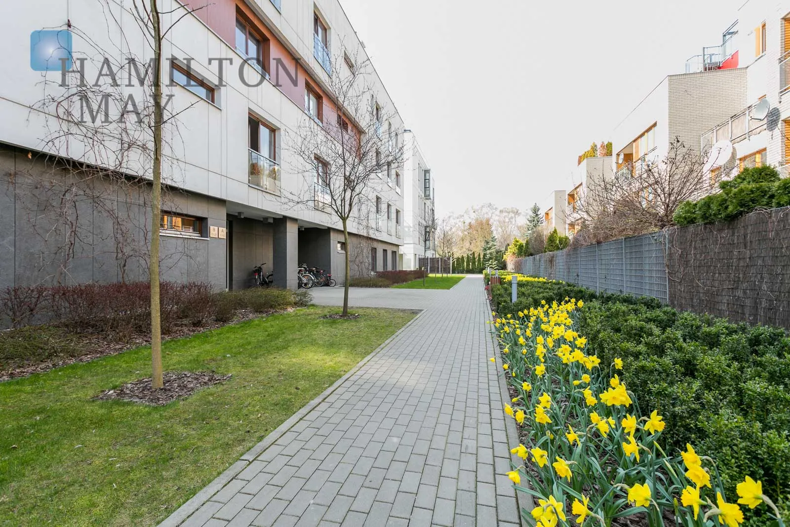 A bright, three-room apartment in the prestigious Eko Park development - slider