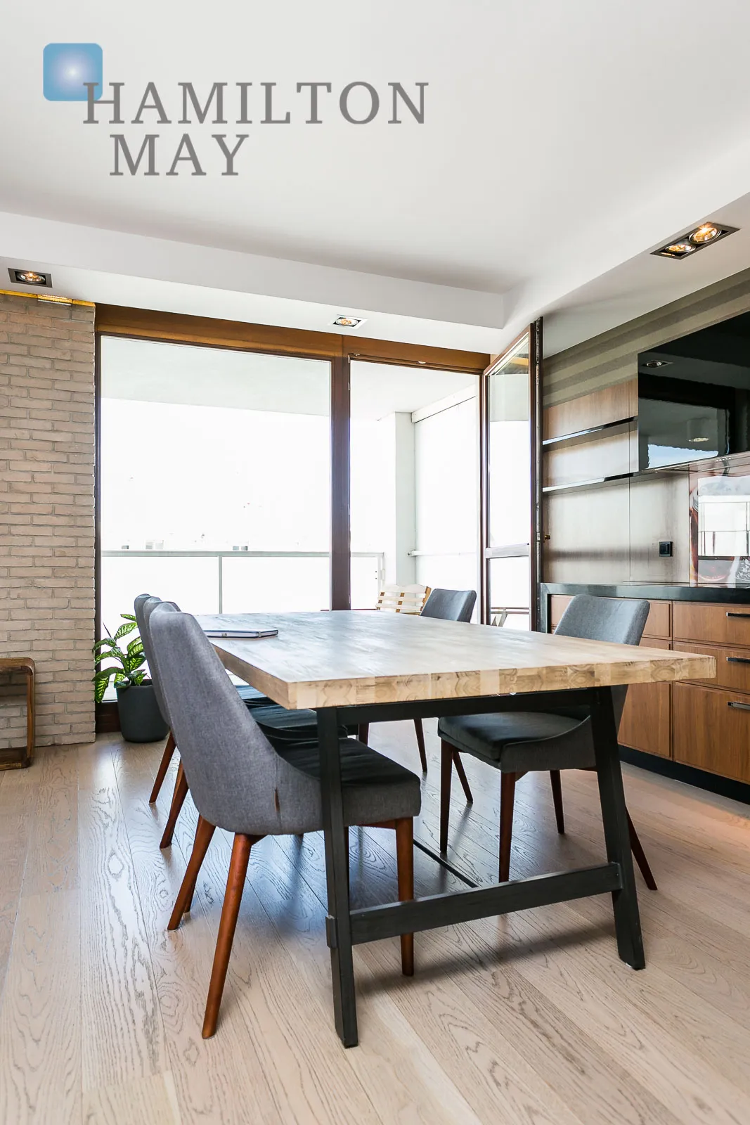 Unique, comfortable two bedroom apartment located in the Wola district - slider