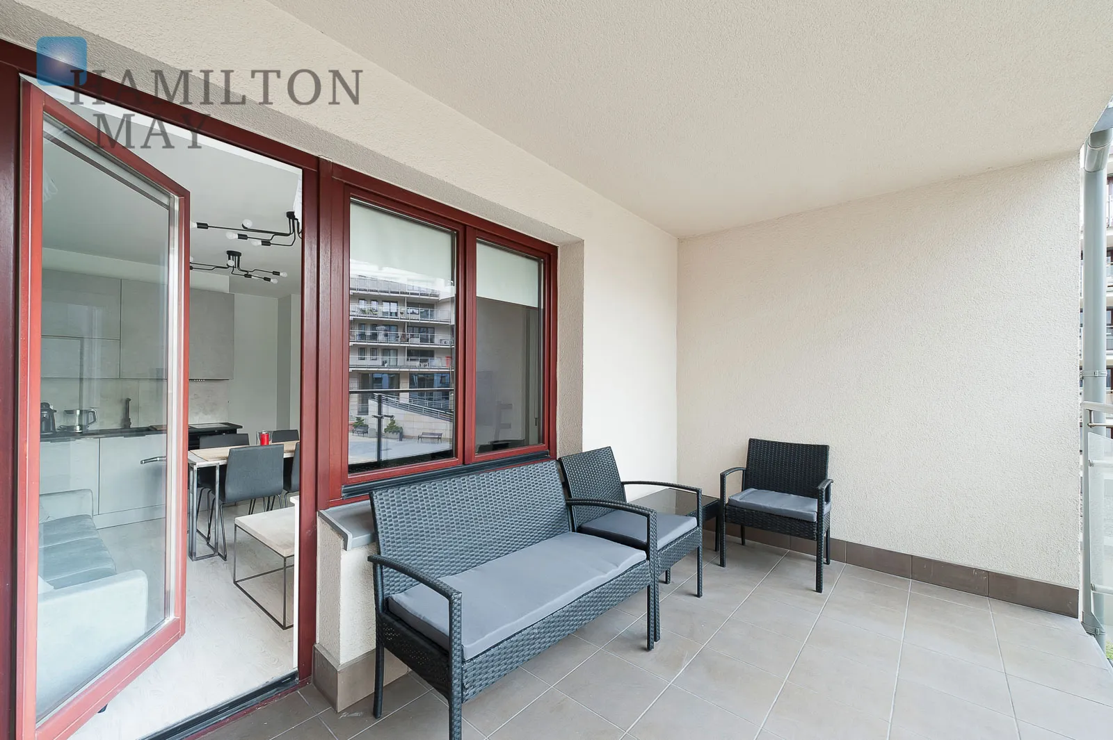 A modern apartment in the prestigious Ludwinów development on the Vistula Boulevards - slider