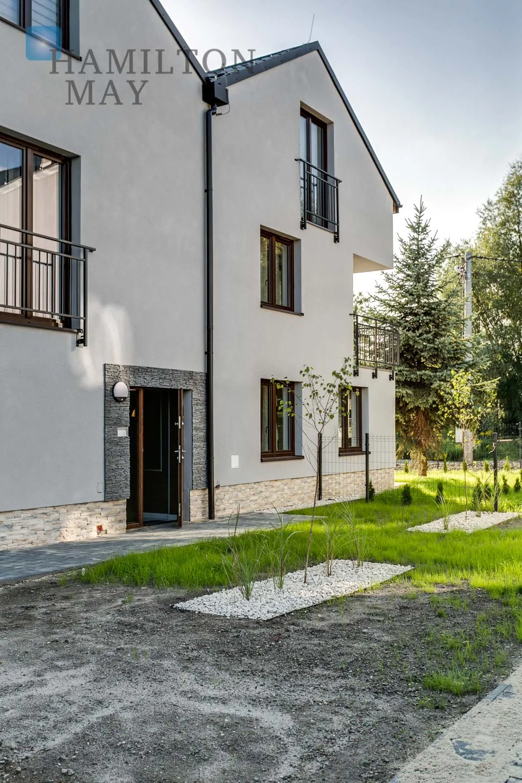 A two bedroom apartment with a large garden (100m2) in Wola Justowska, in the new Wola Exclusive Apartments investment