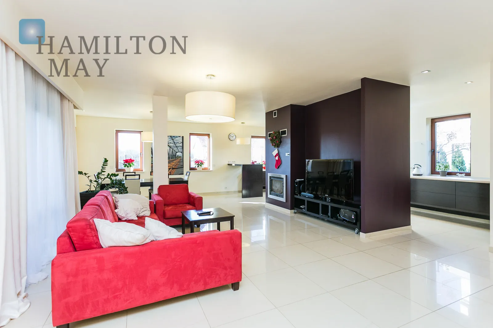 Atrakcyjny dom w zabudowie bliźniaczej na zamkniętym osiedlu na Wilanowie - slider