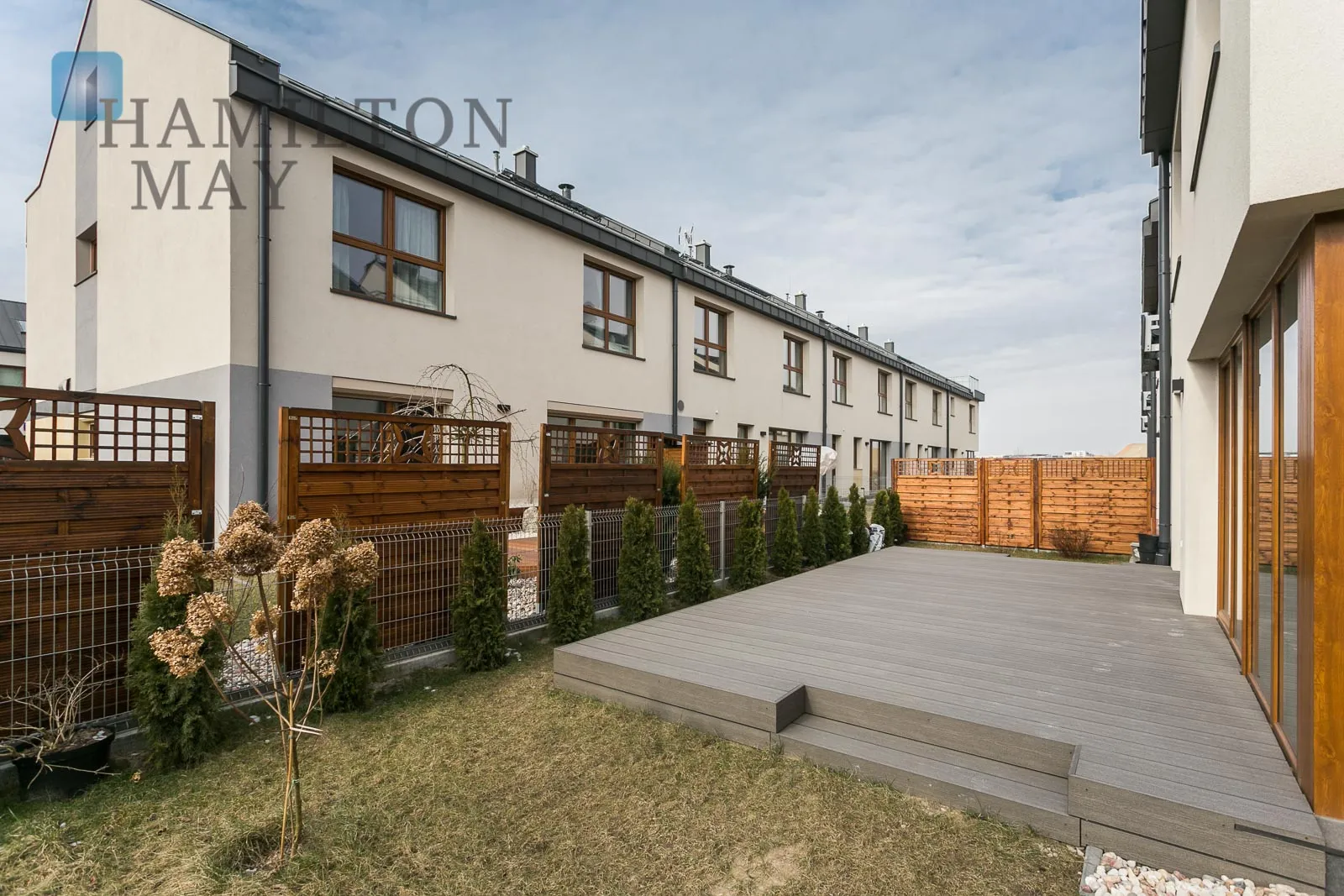 A beautiful, modern house in the Kapriola estate, right next to Miasteczko Wilanów - slider