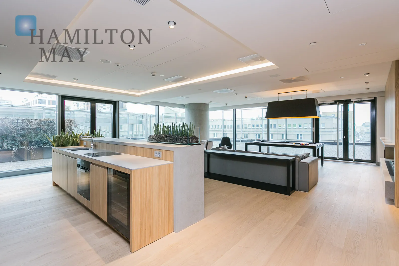 Luxury apartment in Cosmopolitan with panoramic city views - slider