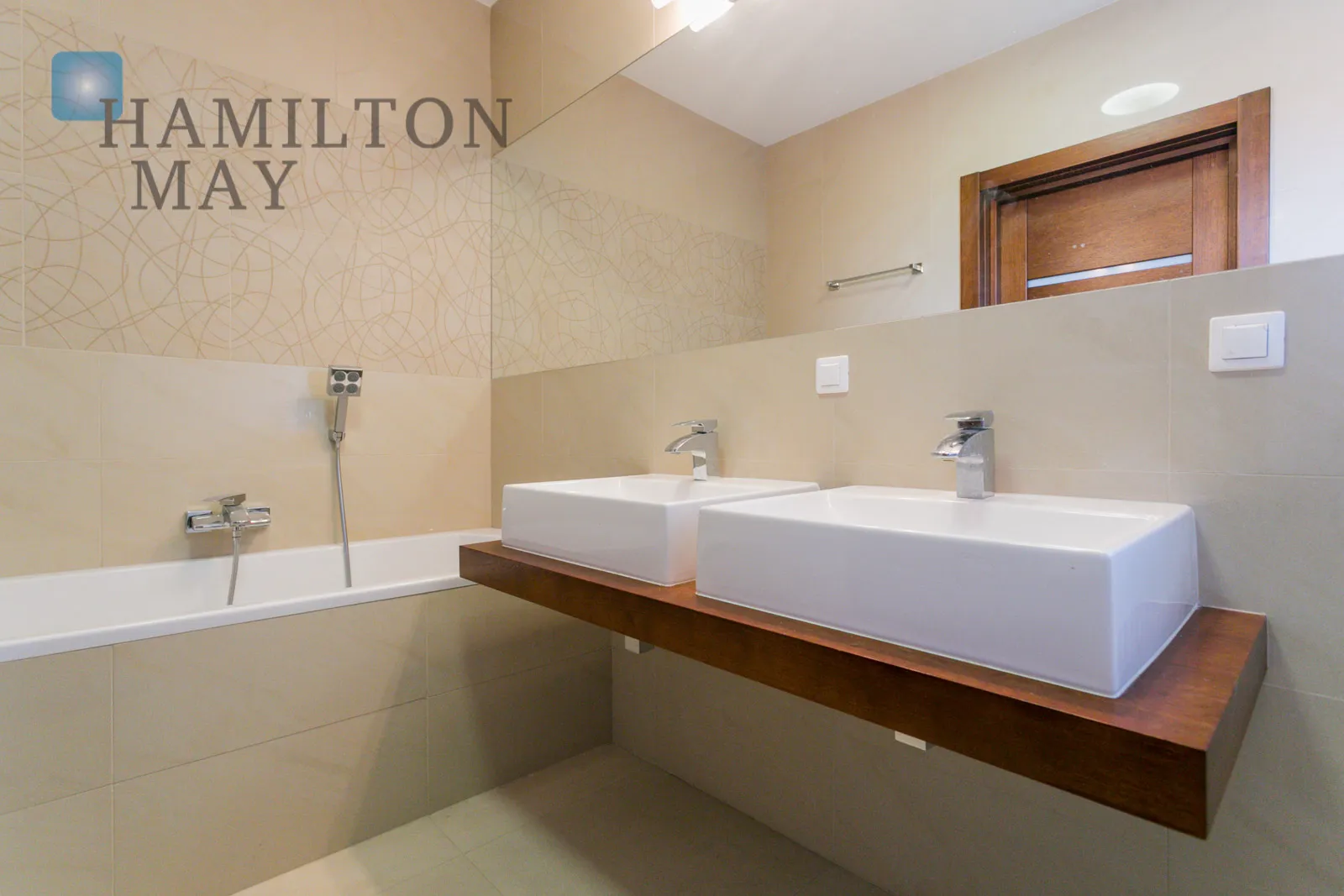 Level: -9 Price: 5500000 PLN Bedrooms: 5 Bathrooms: 4 Plot size: 1100m2 Price/m2: 13750 PLN - slider