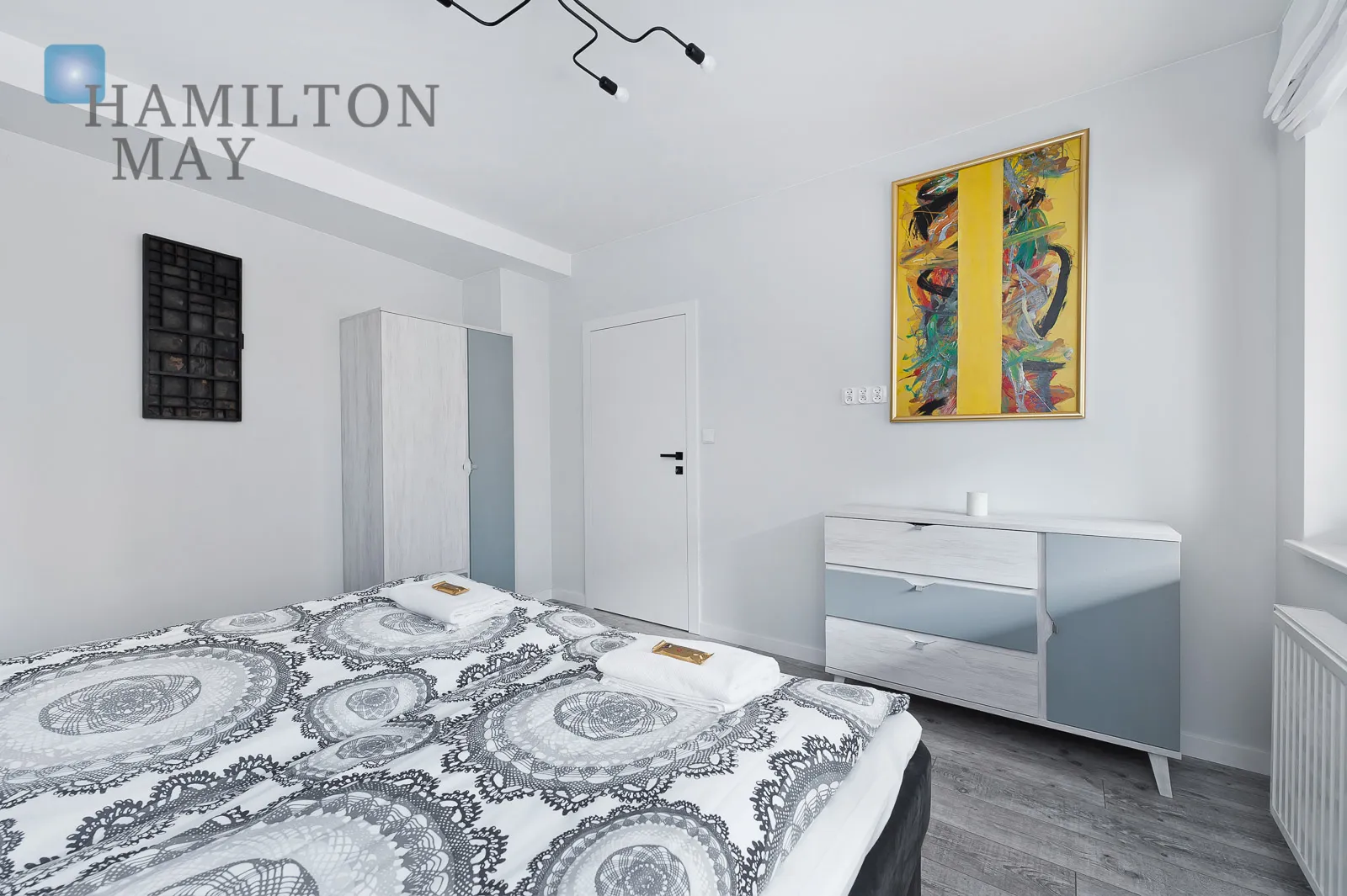 A modern apartment with a terrace in the prestigious Ludwinów development on the Vistula Boulevards - slider