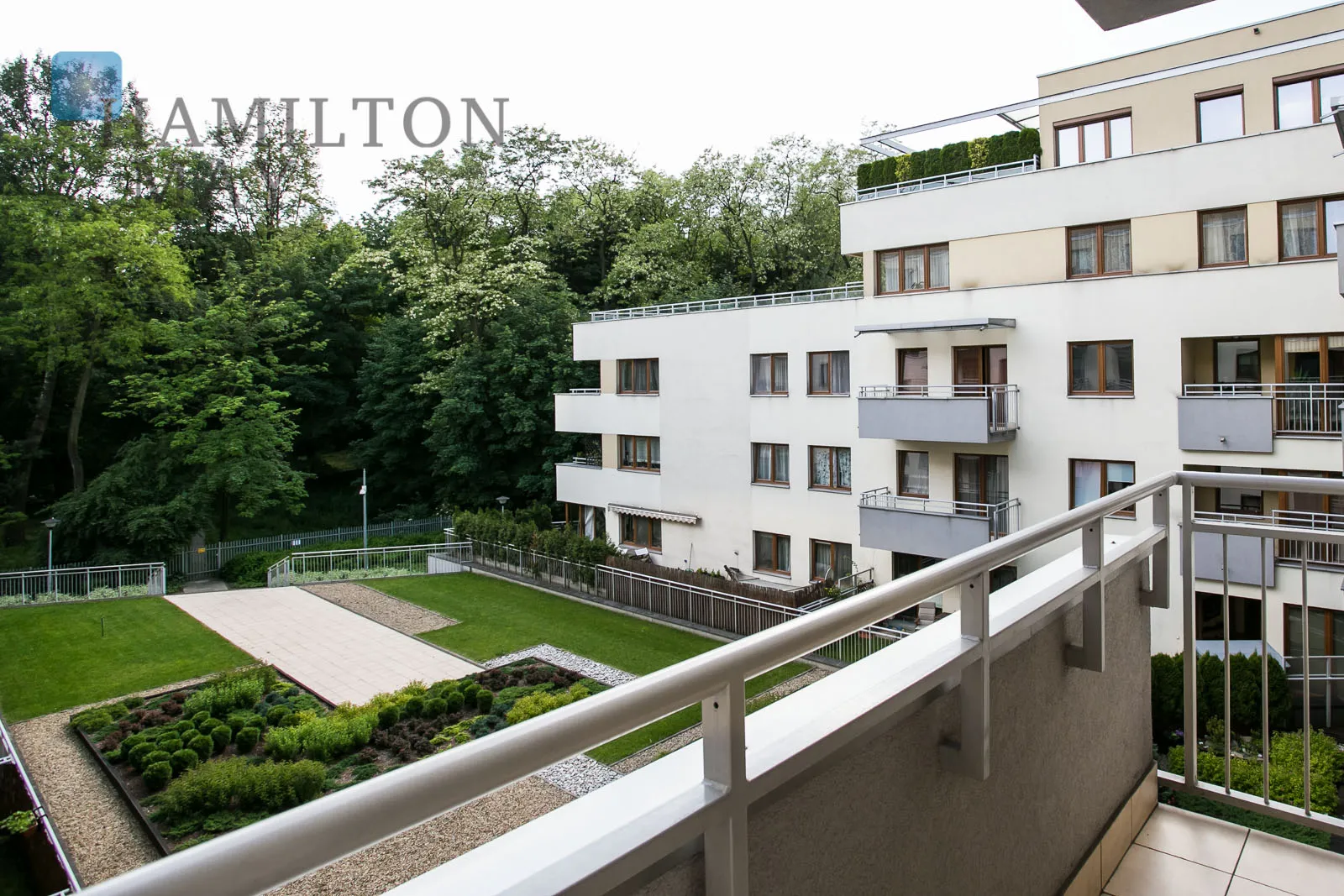 Spacious apartment with a terrace in the Eldorado estate, next to the Aviators Park - slider