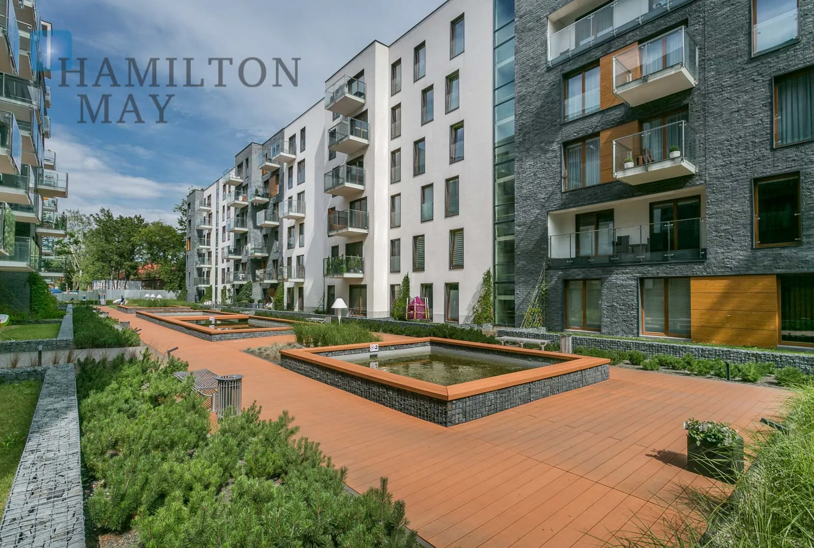 A modern, 3-room apartment with two balconies in the prestigious NOVUM Apartments investment - slider
