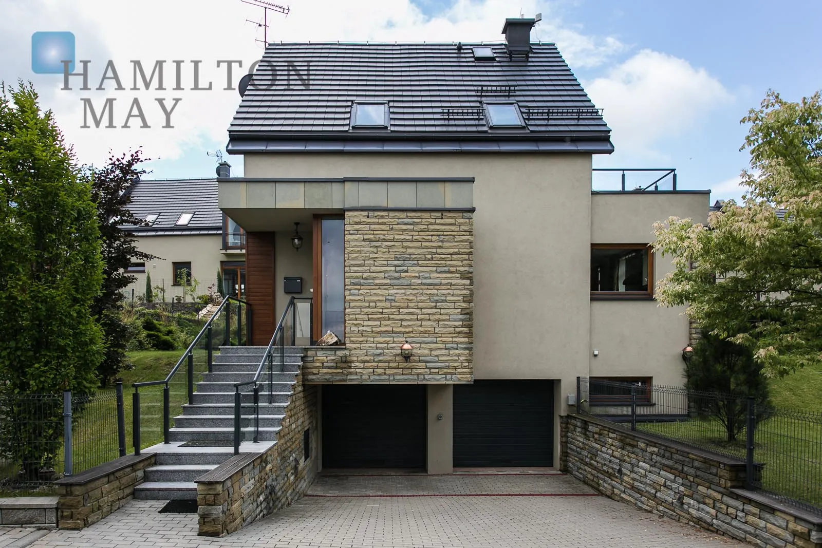 Distance to centre: 13.82 km Price: 2670000 PLN Bedrooms: 3 - slider