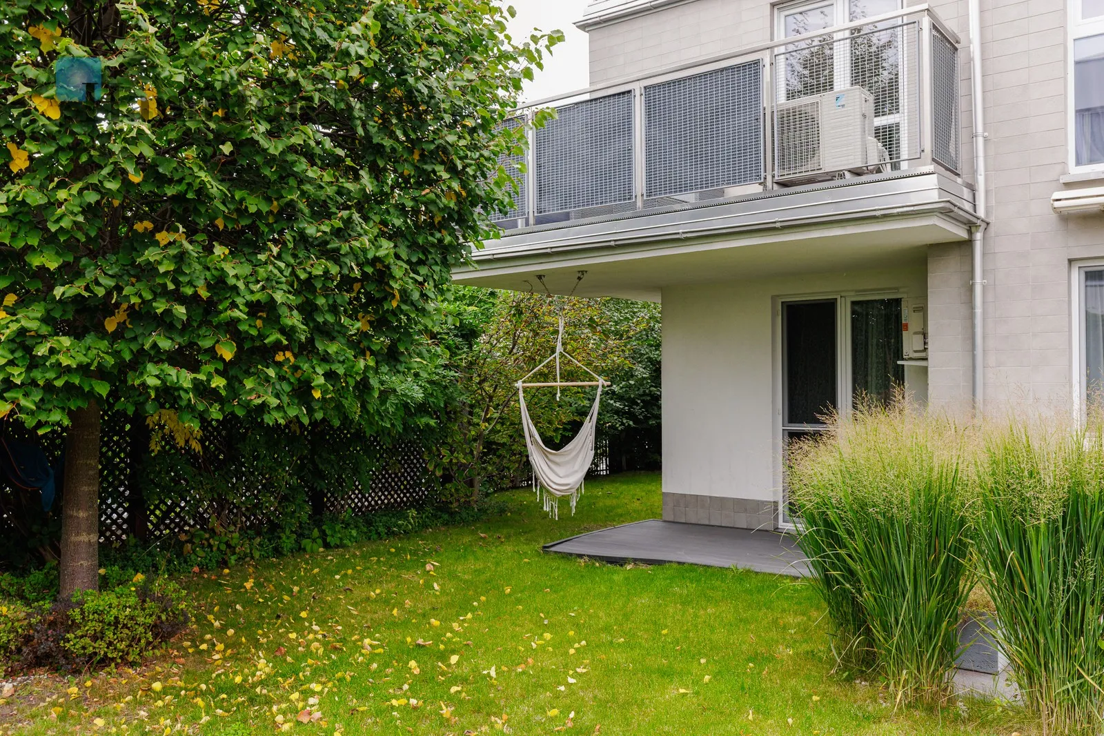 Distance to centre: 9.24 km Price: 7000 PLN Bedrooms: 3 Bathrooms: 1 Size: 74m2 - slider