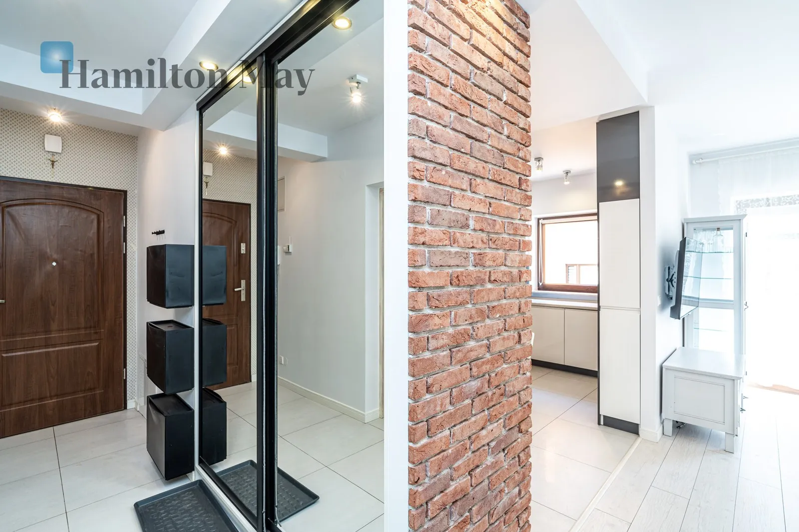 Price: 3900 PLN Bedrooms: 2 Bathrooms: 1 Size: 68.08m2 Price/m2: 57 PLN - slider