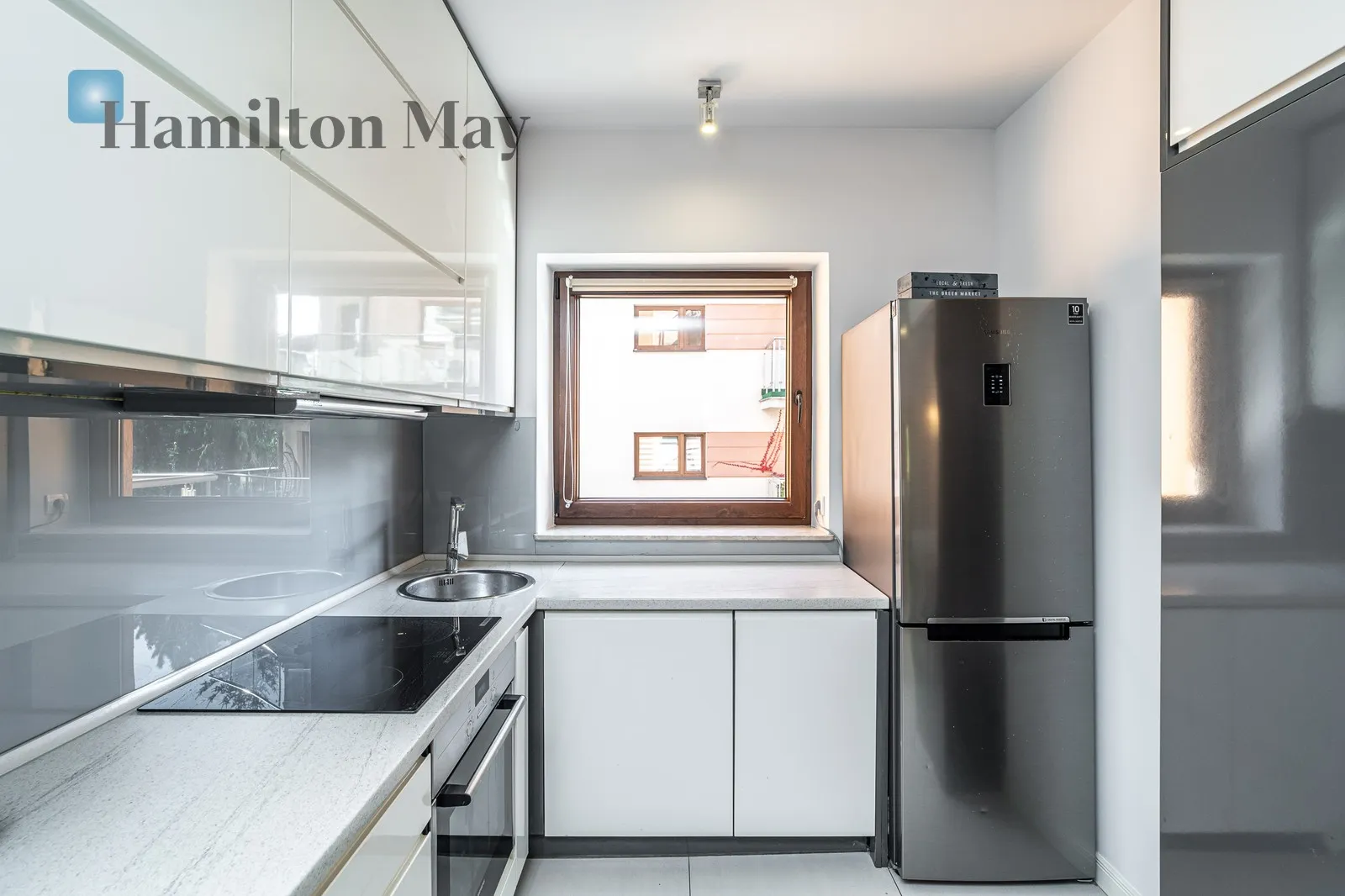 Street: Wiktora Heltmana Region: Podgórze Distance to centre: 4.21 km Level: 1 Price: 3900 PLN Bedrooms: 2 Bathrooms: 1 Size: 68.08m2 - slider