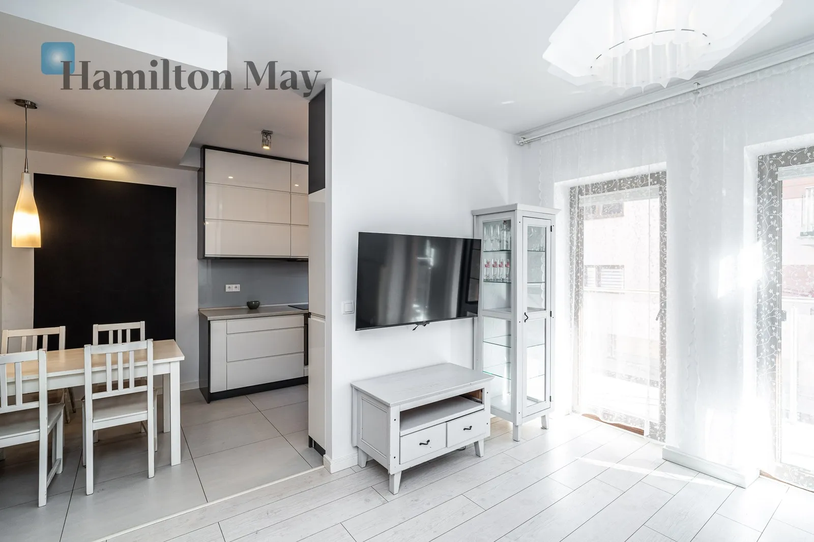 Street: Wiktora Heltmana Region: Podgórze Distance to centre: 4.21 km Level: 1 Price: 3900 PLN Bedrooms: 2 Bathrooms: 1 Size: 68.08m2 Price/m2: 57 PLN - slider