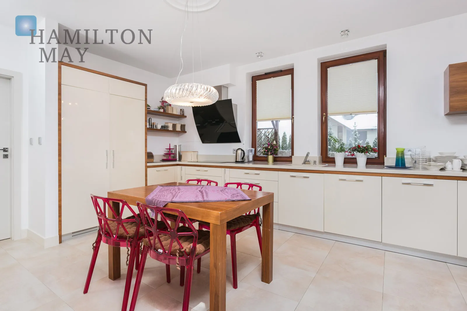 Просторий будинок з гарною ділянкою та сучасним закритим житловим комплексом на півночі Кракова | Маслом'янца - slider