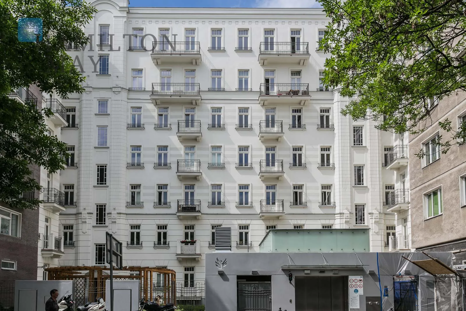 Apartament w historycznej kamienicy w centrum Warszawy

 - slider