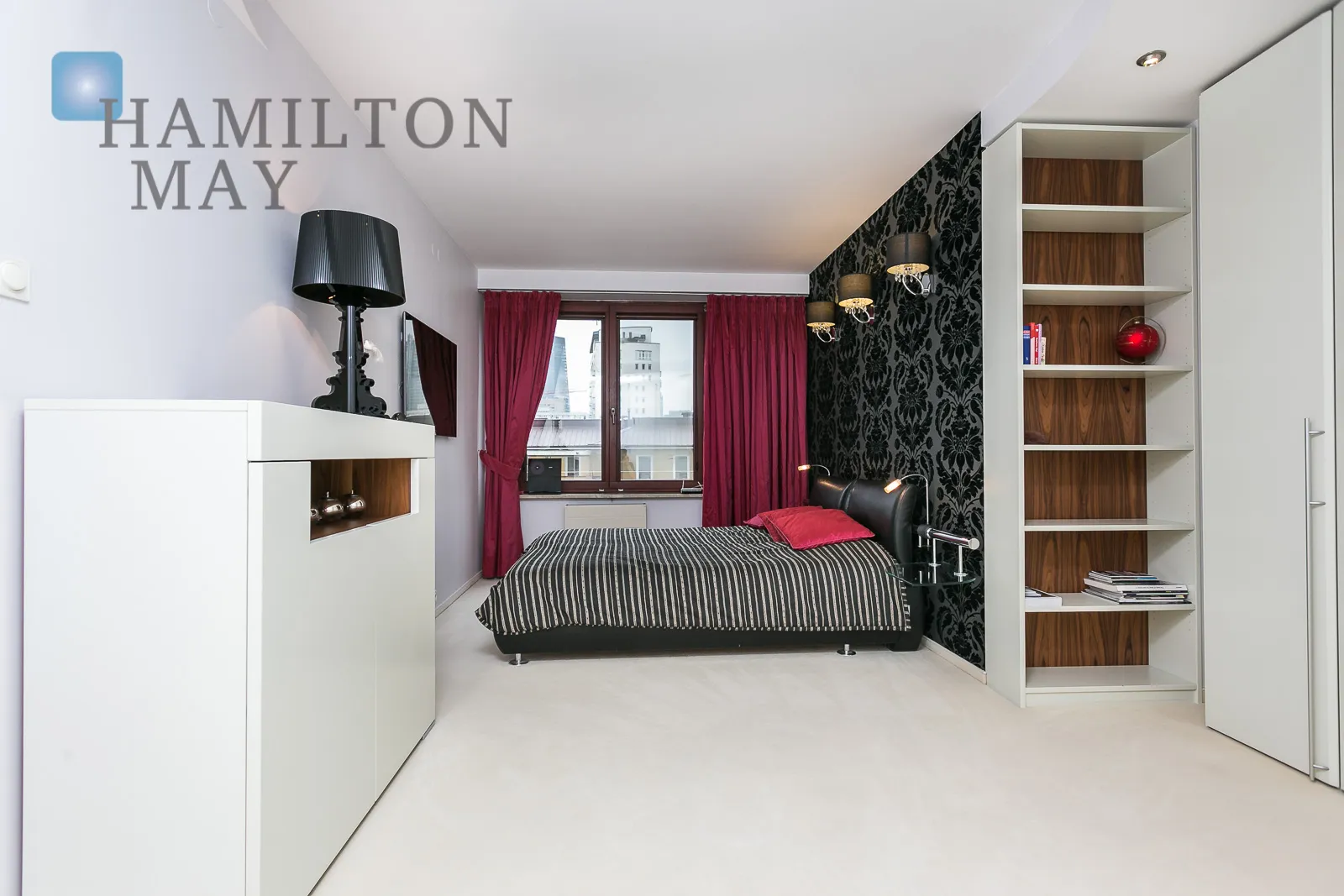 Unique apartment right by the Europejski Square - slider