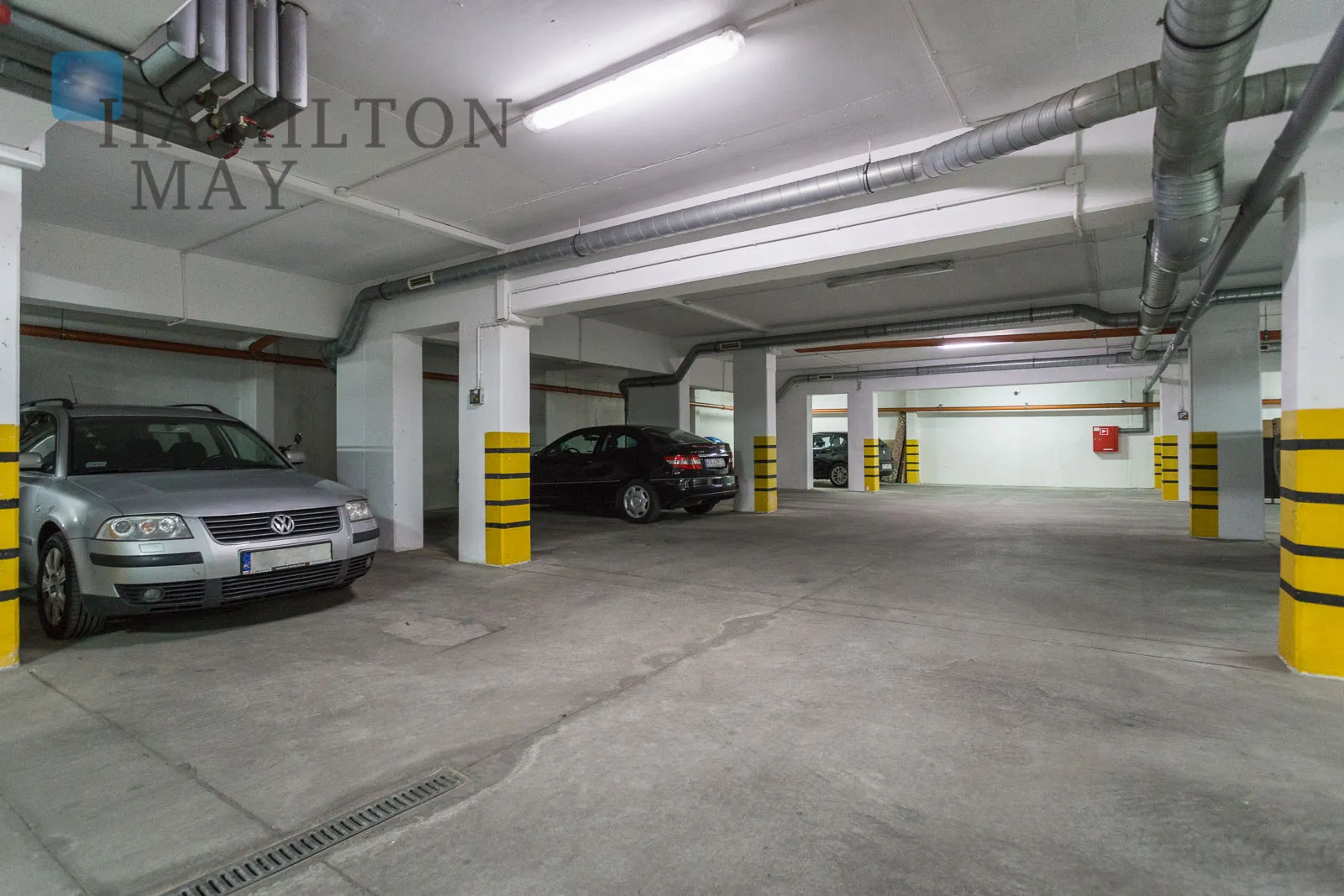 Very cozy, one bedroom modern apartment with a parking spot in an undergroung garage. - slider