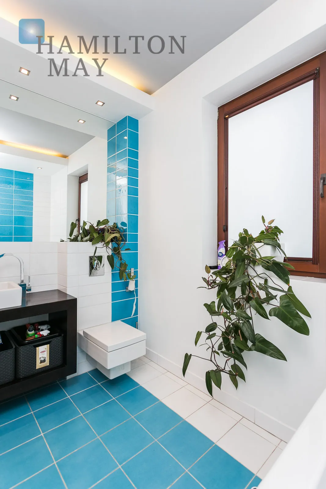 Atrakcyjny dom w zabudowie bliźniaczej na zamkniętym osiedlu na Wilanowie - slider