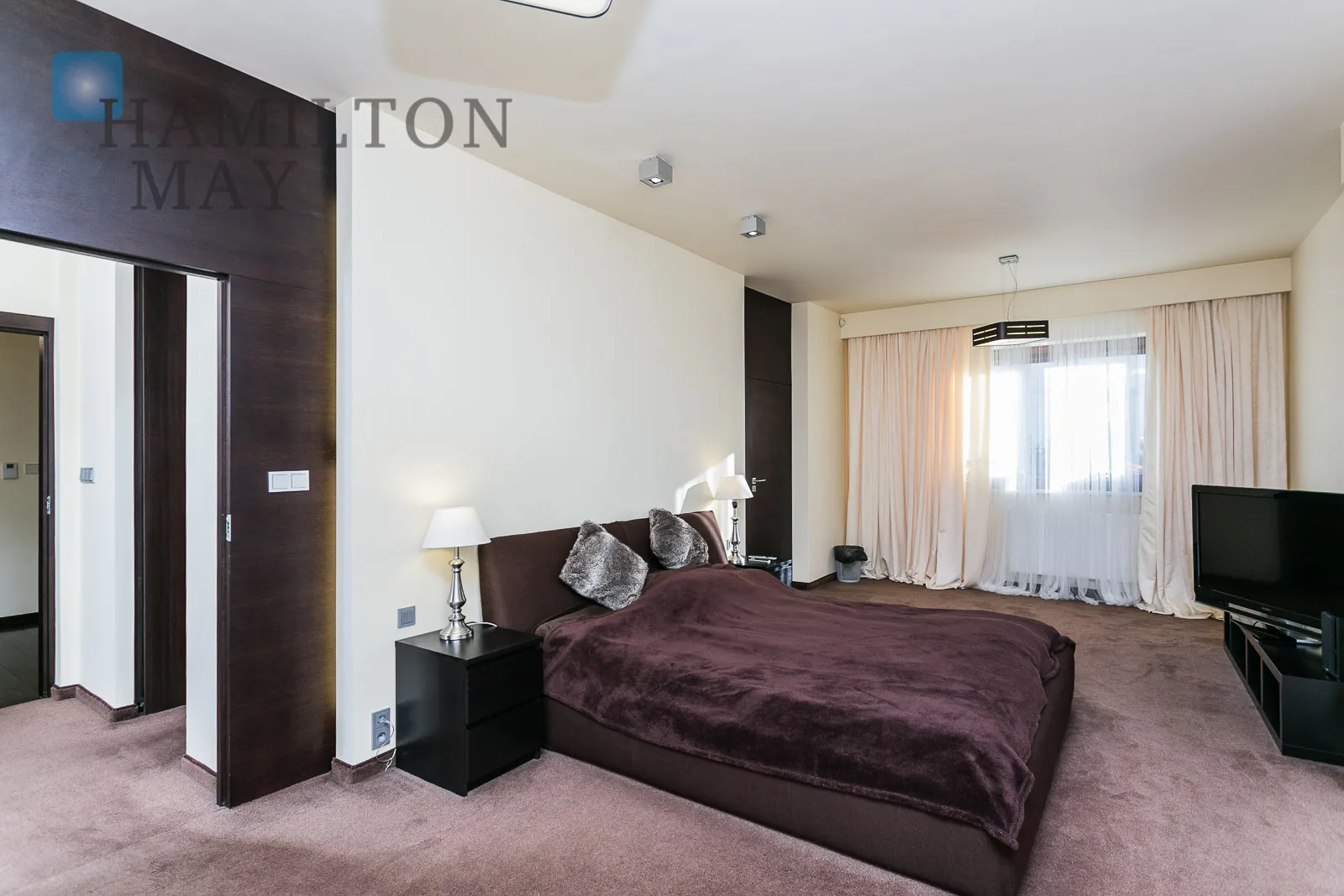 Atrakcyjny dom w zabudowie bliźniaczej na zamkniętym osiedlu na Wilanowie - slider