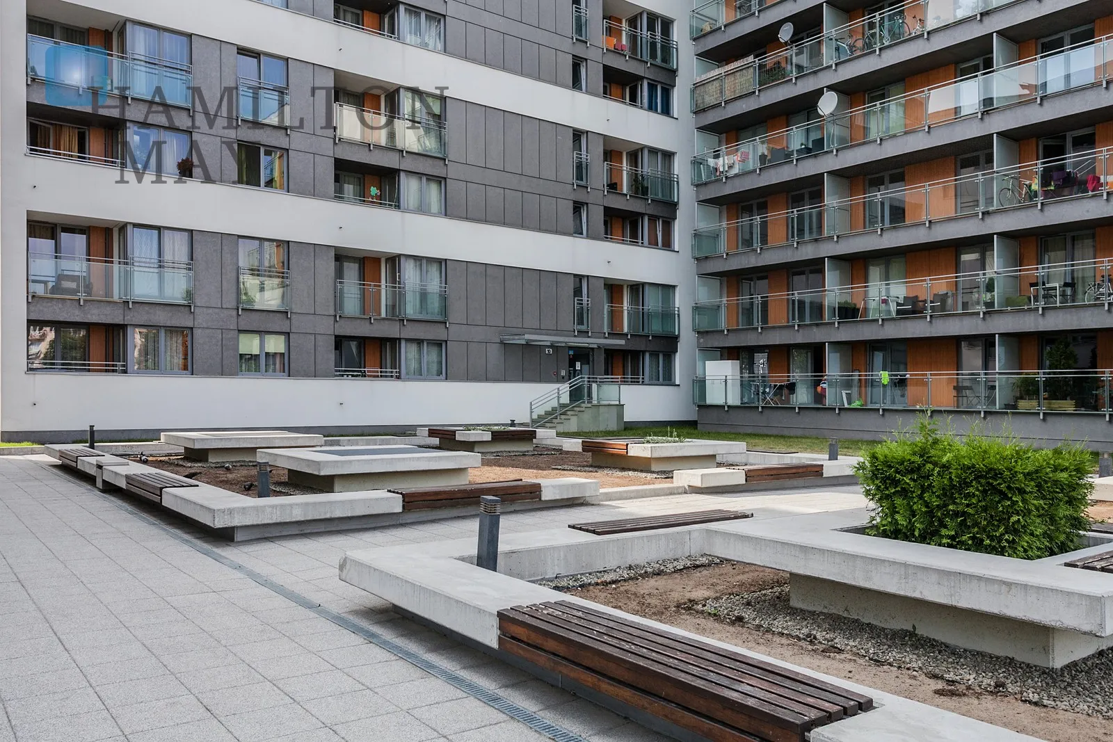 A bright one bedroom apartment with a large balcony and beautiful view over the Wolski Forest - slider