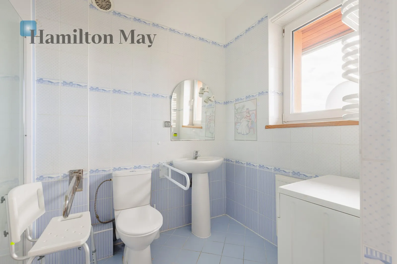 Distance to centre: 10.96 km Level: 6 Price: 4000 PLN Bedrooms: 4 Bathrooms: 2 - slider