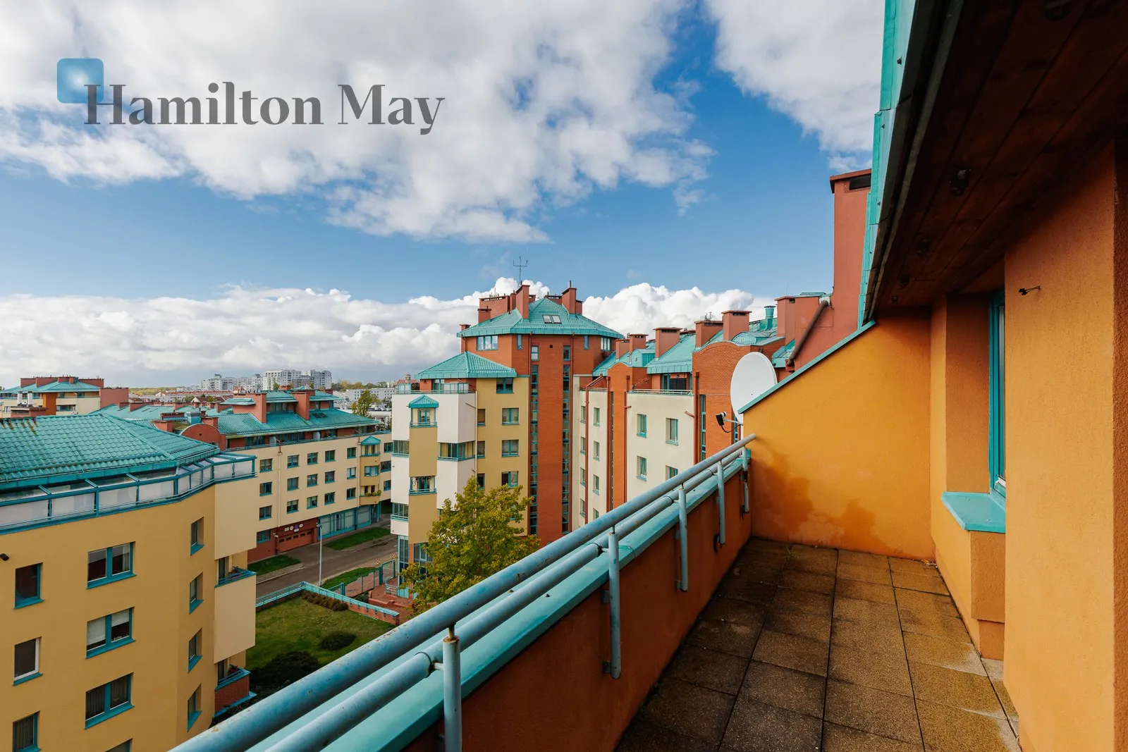 Level: 6 Price: 4000 PLN Bedrooms: 4 Bathrooms: 2 Size: 107.9m2 - slider