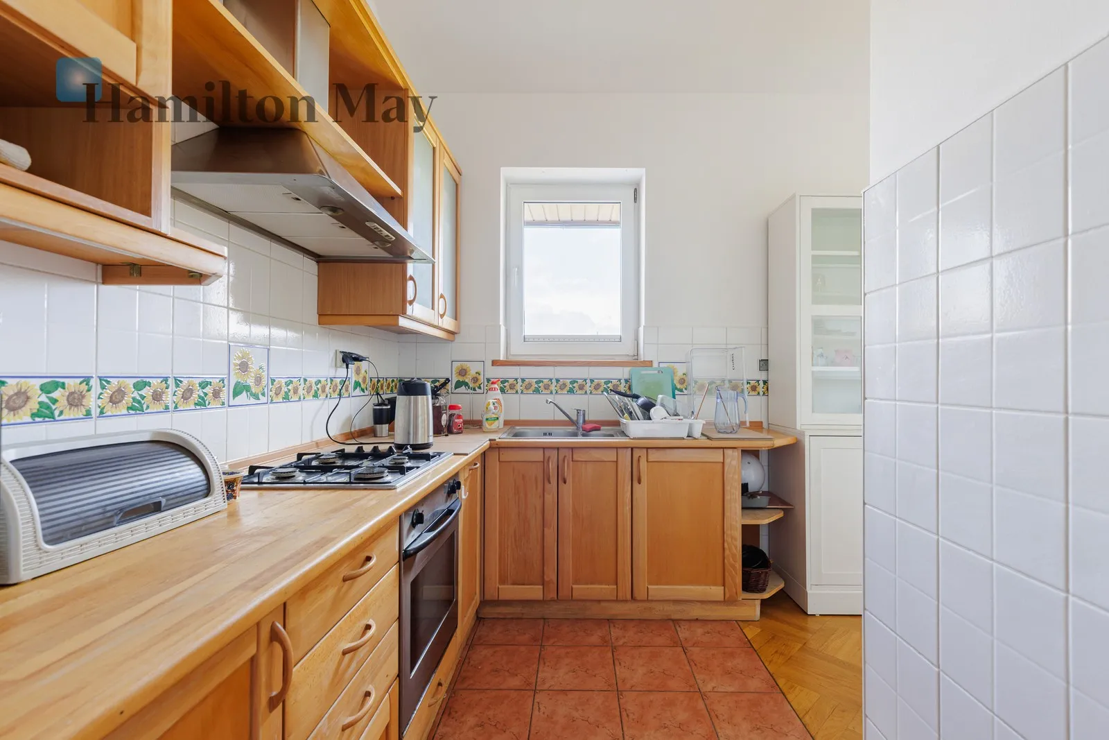 Street: Przy Bażantarni Region: Ursynów Distance to centre: 10.96 km Level: 6 Price: 4000 PLN Bedrooms: 4 Bathrooms: 2 Size: 107.9m2 Price/m2: 37 PLN - slider
