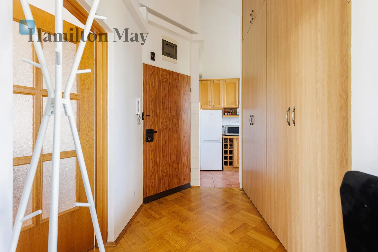 Street: Przy Bażantarni Region: Ursynów Distance to centre: 10.96 km Level: 6 Price: 4000 PLN Bedrooms: 4 Bathrooms: 2 - slider