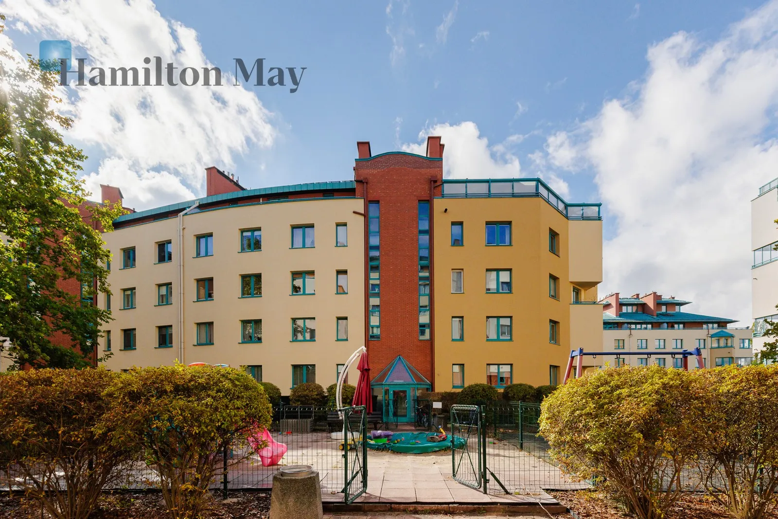 Distance to centre: 10.96 km Level: 6 Price: 4000 PLN Bedrooms: 4 - slider