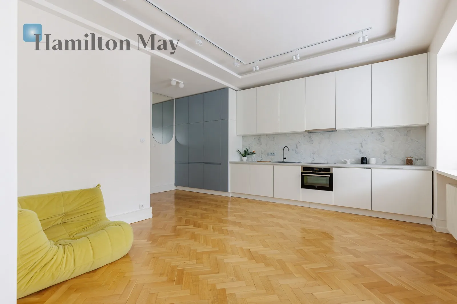 Світла 2-кімнатна квартира площею 45 м² в історичному багатоквартирному будинку в самому серці Варшави - slider
