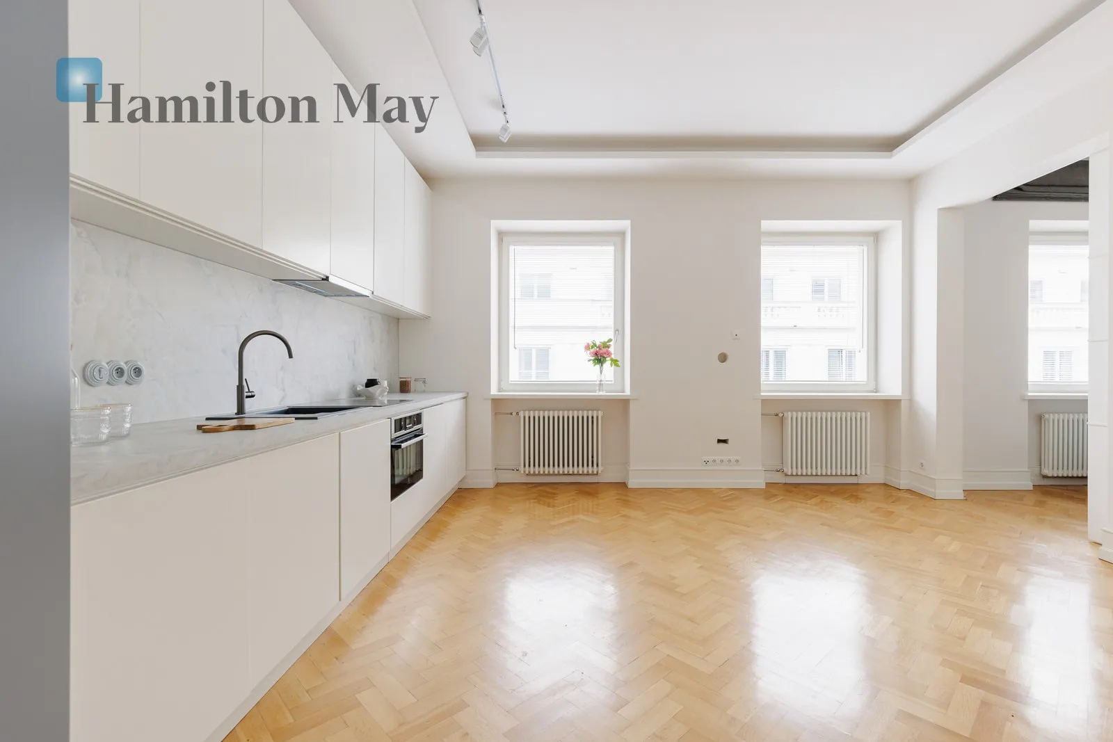 Світла 2-кімнатна квартира площею 45 м² в історичному багатоквартирному будинку в самому серці Варшави - slider