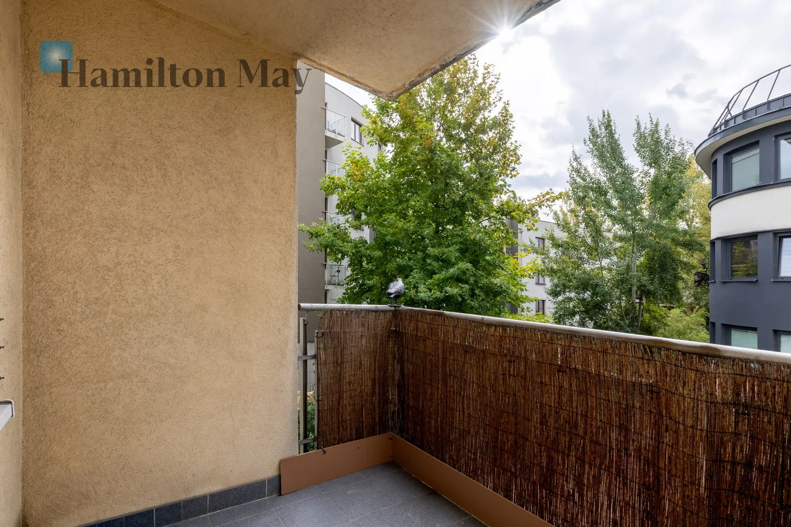 Level: 2 Price: 2700 PLN Bedrooms: 0 Bathrooms: 1 Size: 40m2 Price/m2: 68 PLN - slider