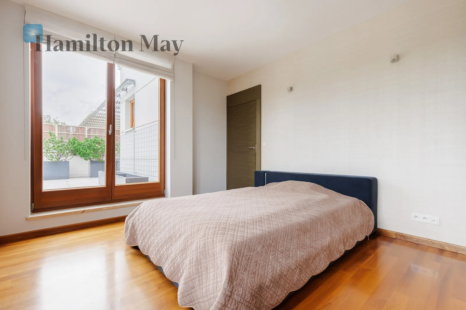 Three-room apartment with two terraces at Pole Mokotowskie - slider