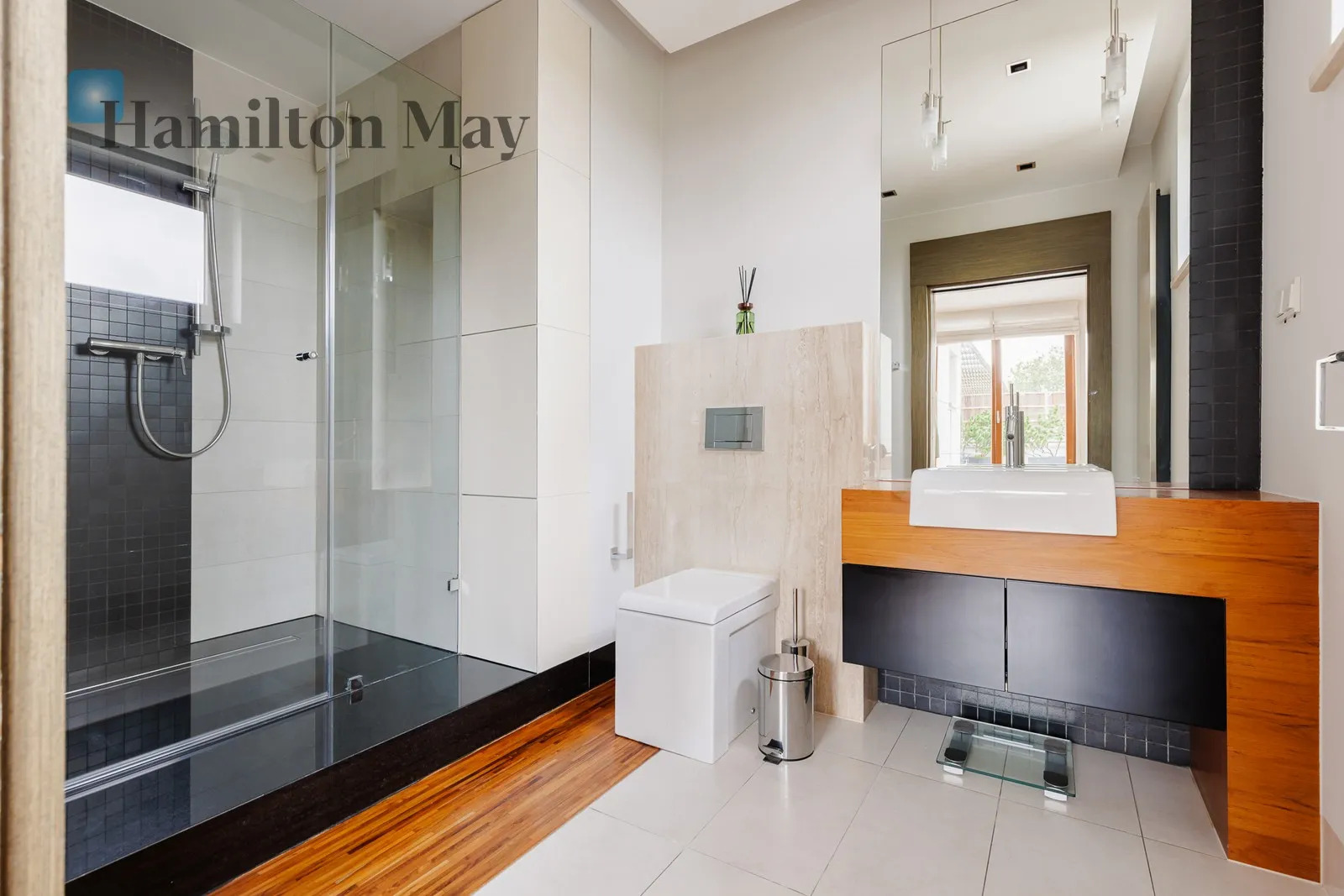 Three-room apartment with two terraces at Pole Mokotowskie - slider