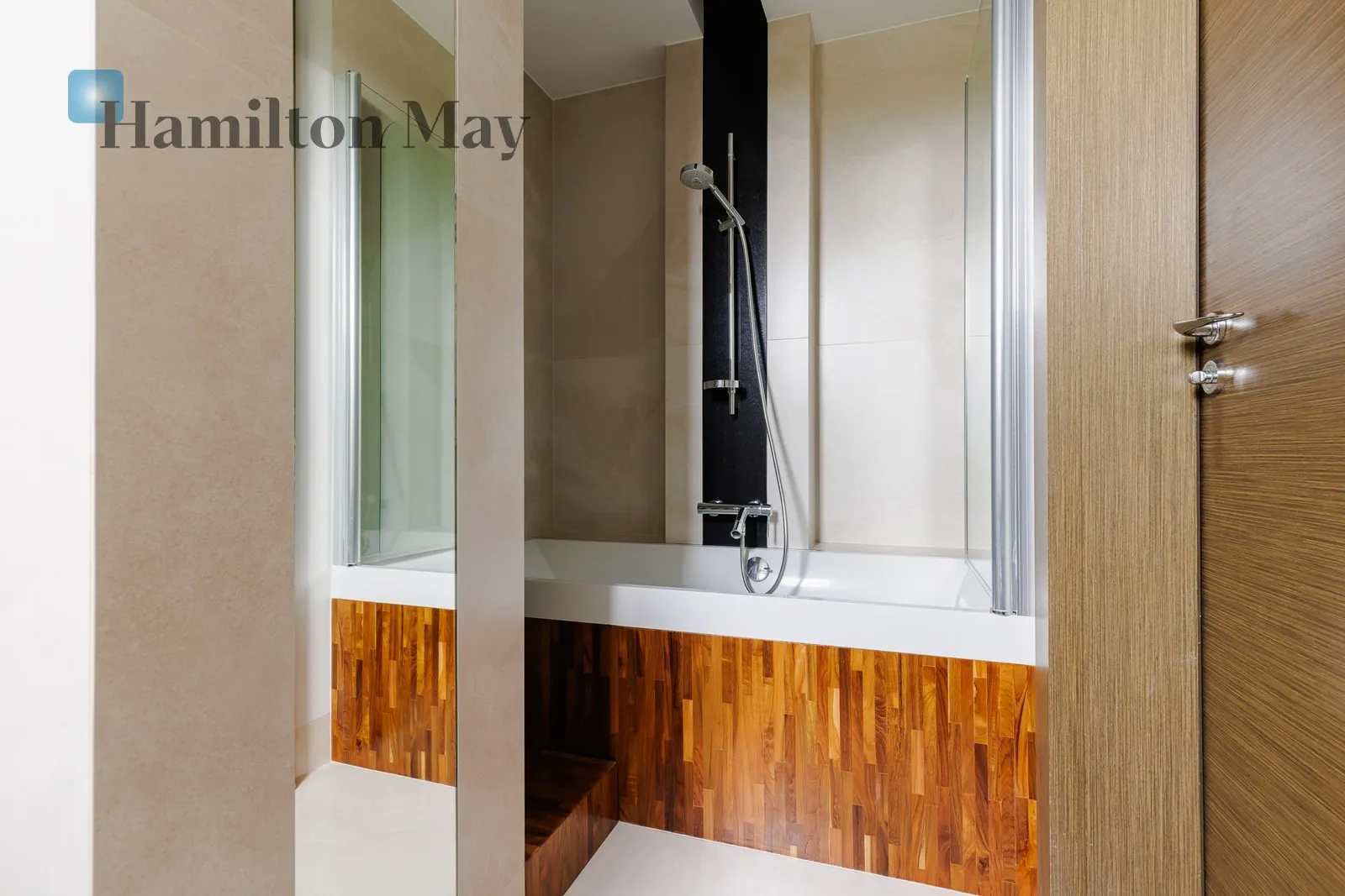 Three-room apartment with two terraces at Pole Mokotowskie - slider