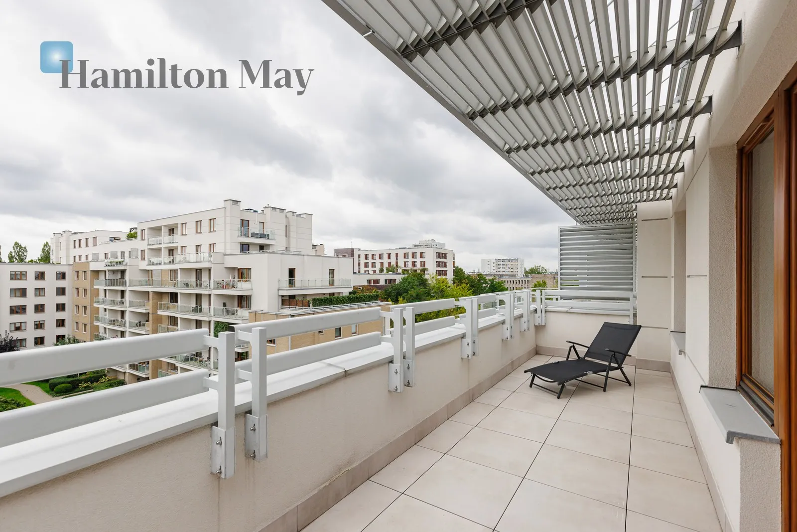 Three-room apartment with two terraces at Pole Mokotowskie - slider