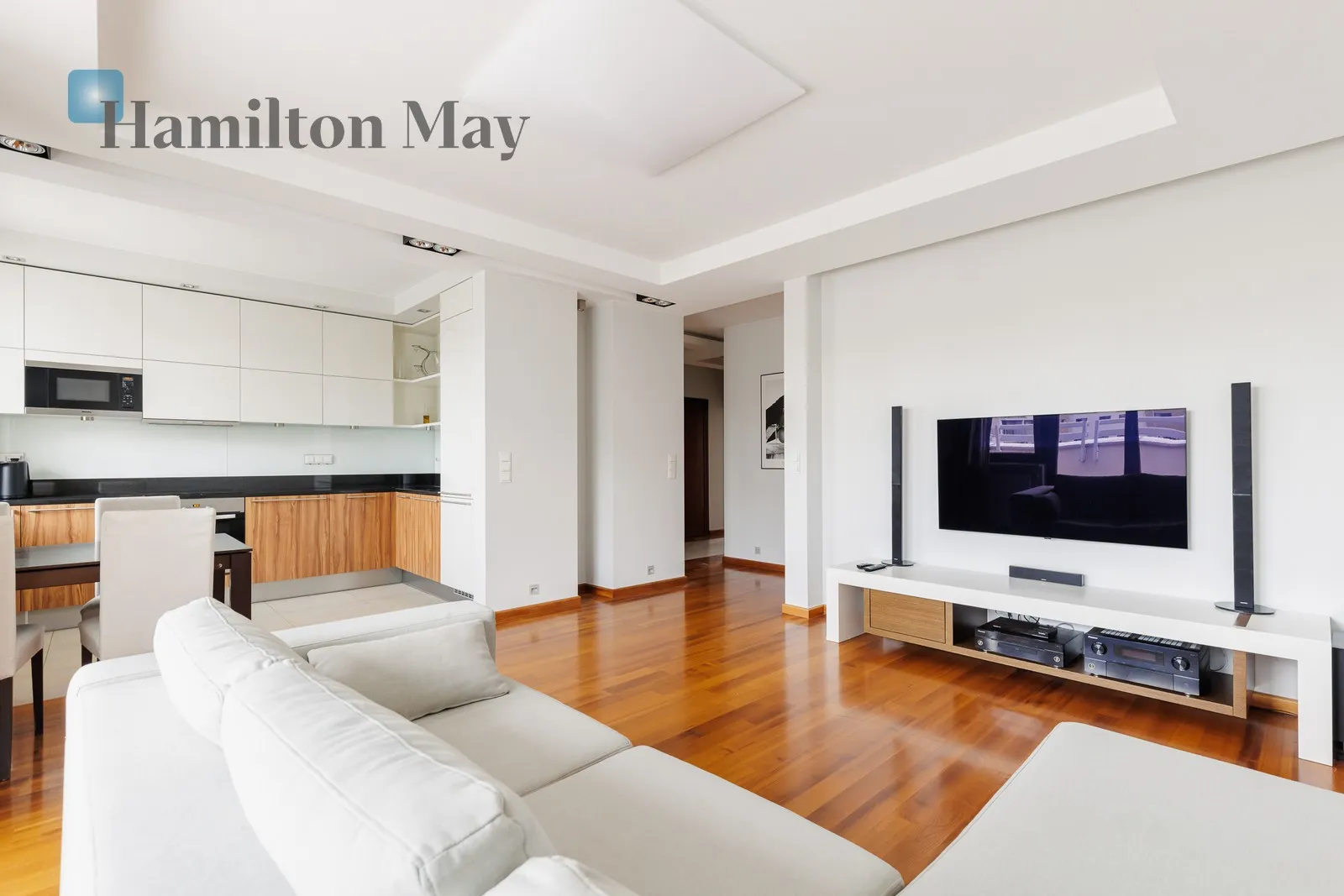 Three-room apartment with two terraces at Pole Mokotowskie - slider