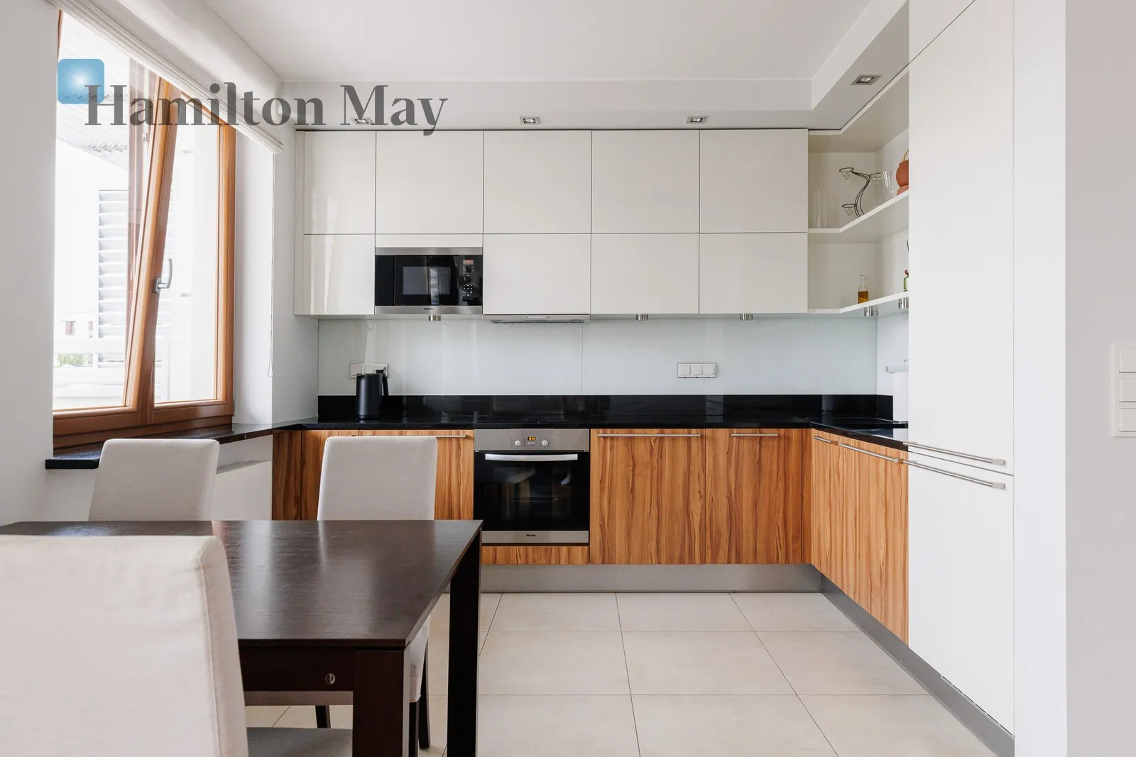 Three-room apartment with two terraces at Pole Mokotowskie - slider