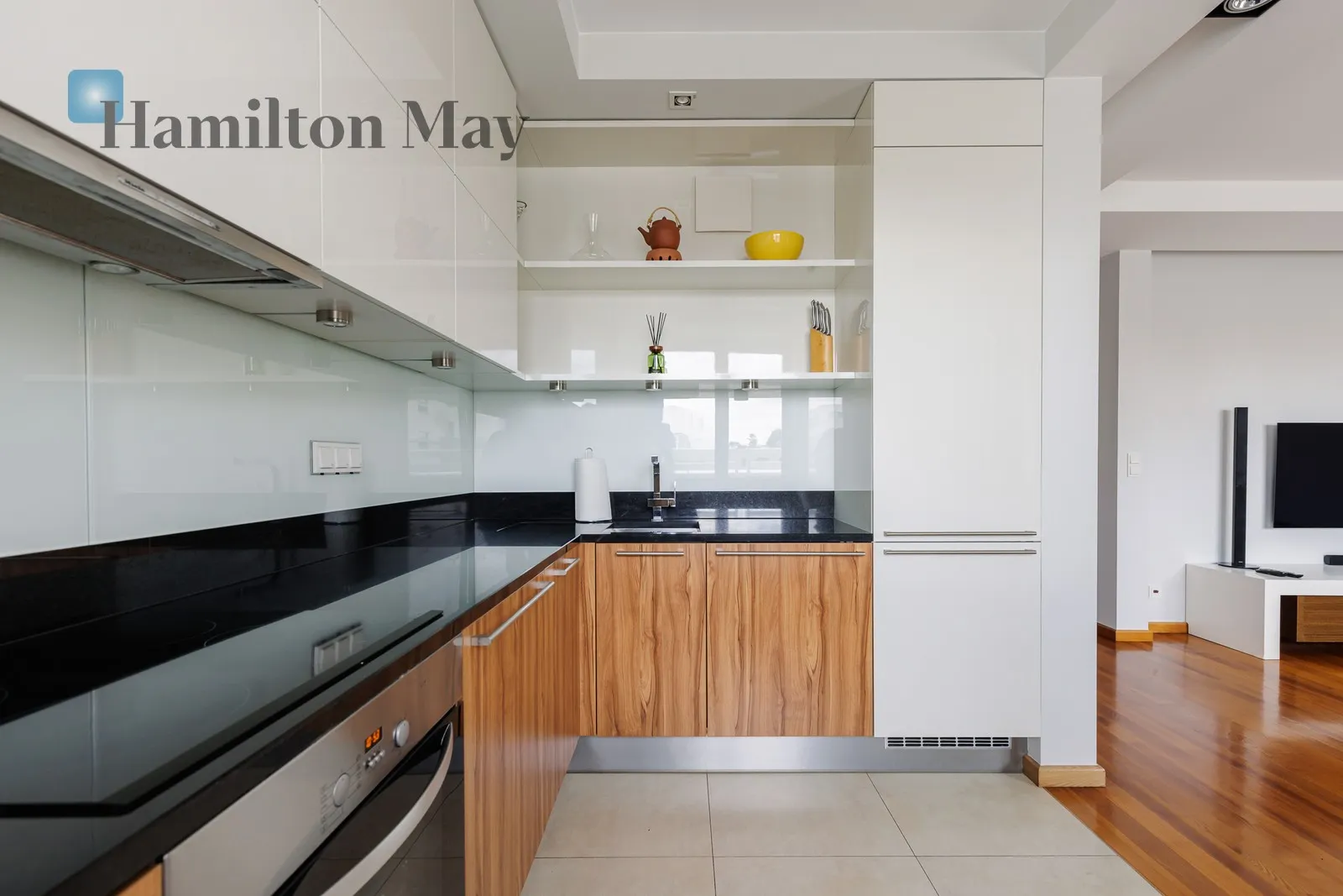 Three-room apartment with two terraces at Pole Mokotowskie - slider