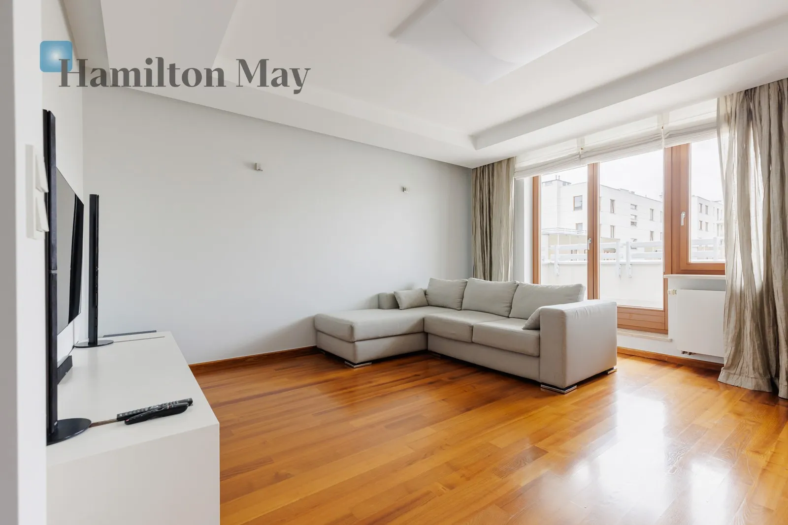 Three-room apartment with two terraces at Pole Mokotowskie - slider