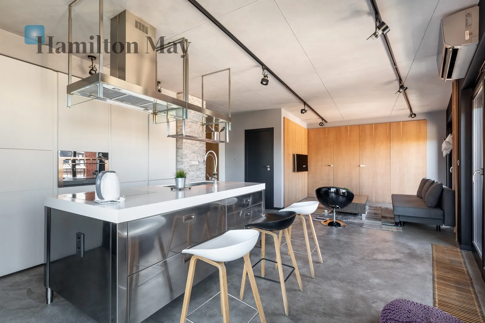 Unique, 3-room apartment in Angel City - slider